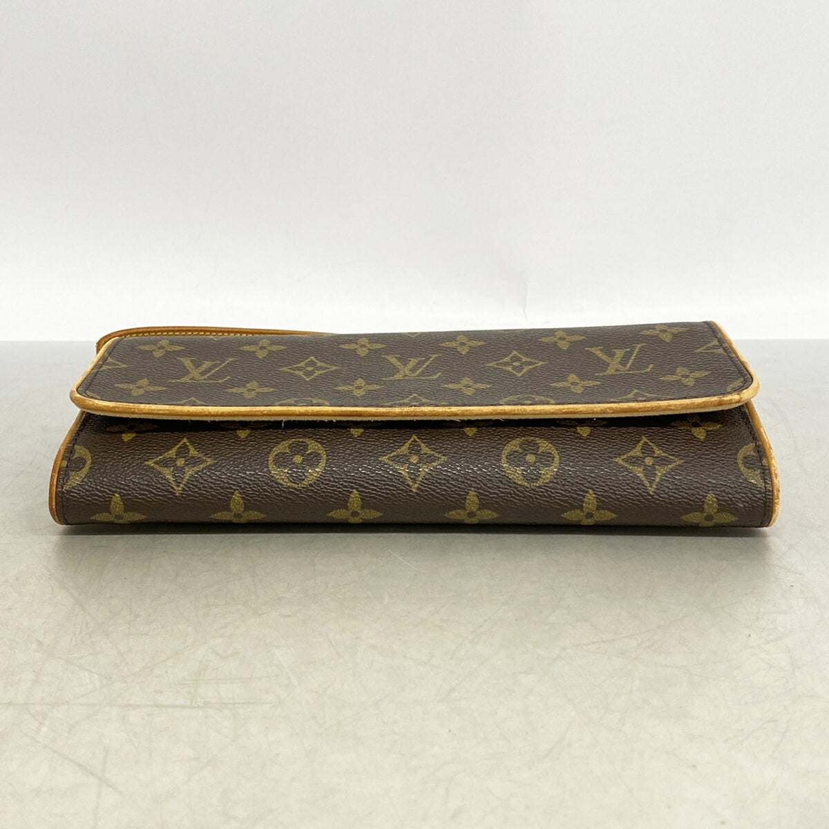 Louis Vuitton Brown Shoulder Bag (Pre-Owned)
