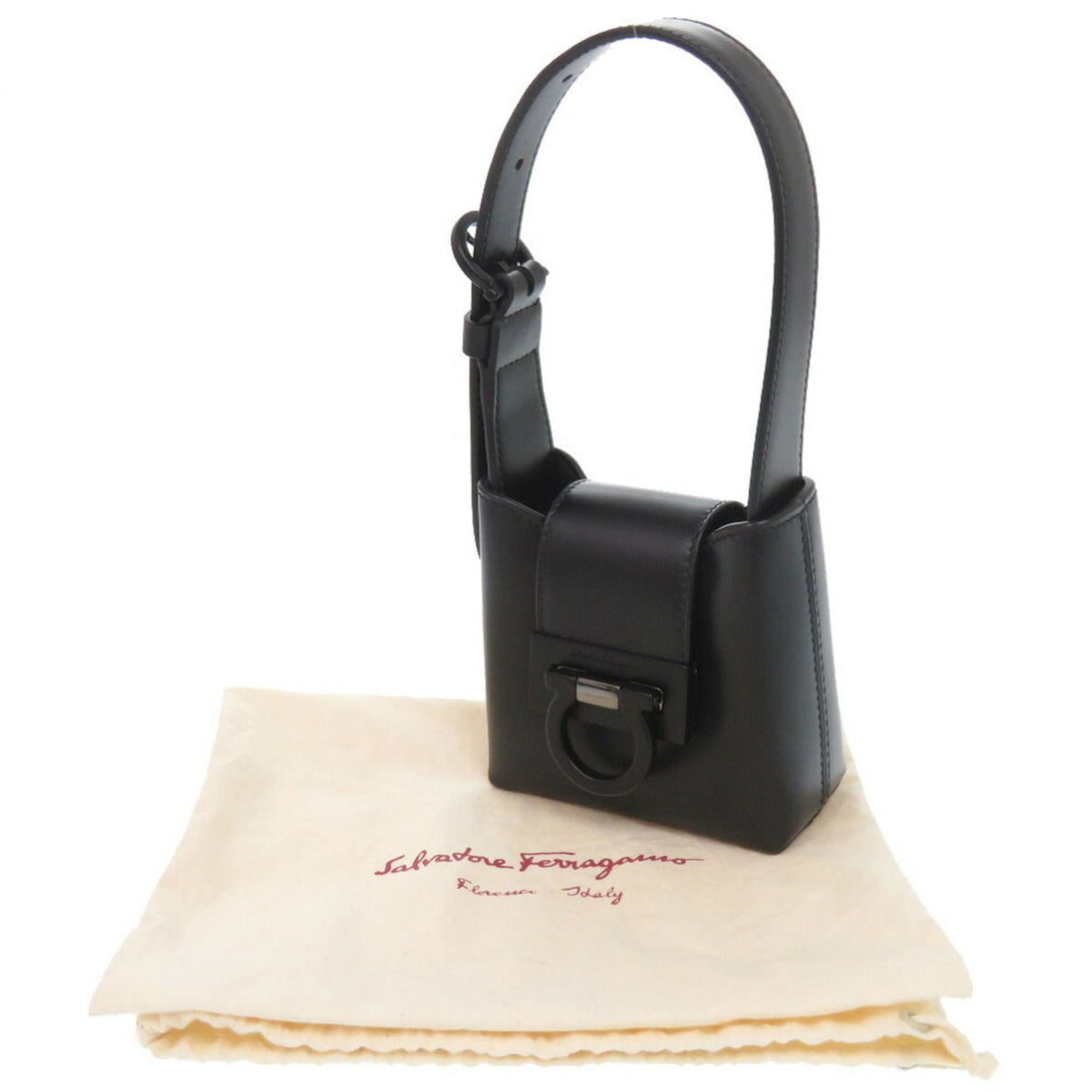 Salvatore Ferragamo Black Leather Handbag (Pre-Owned)