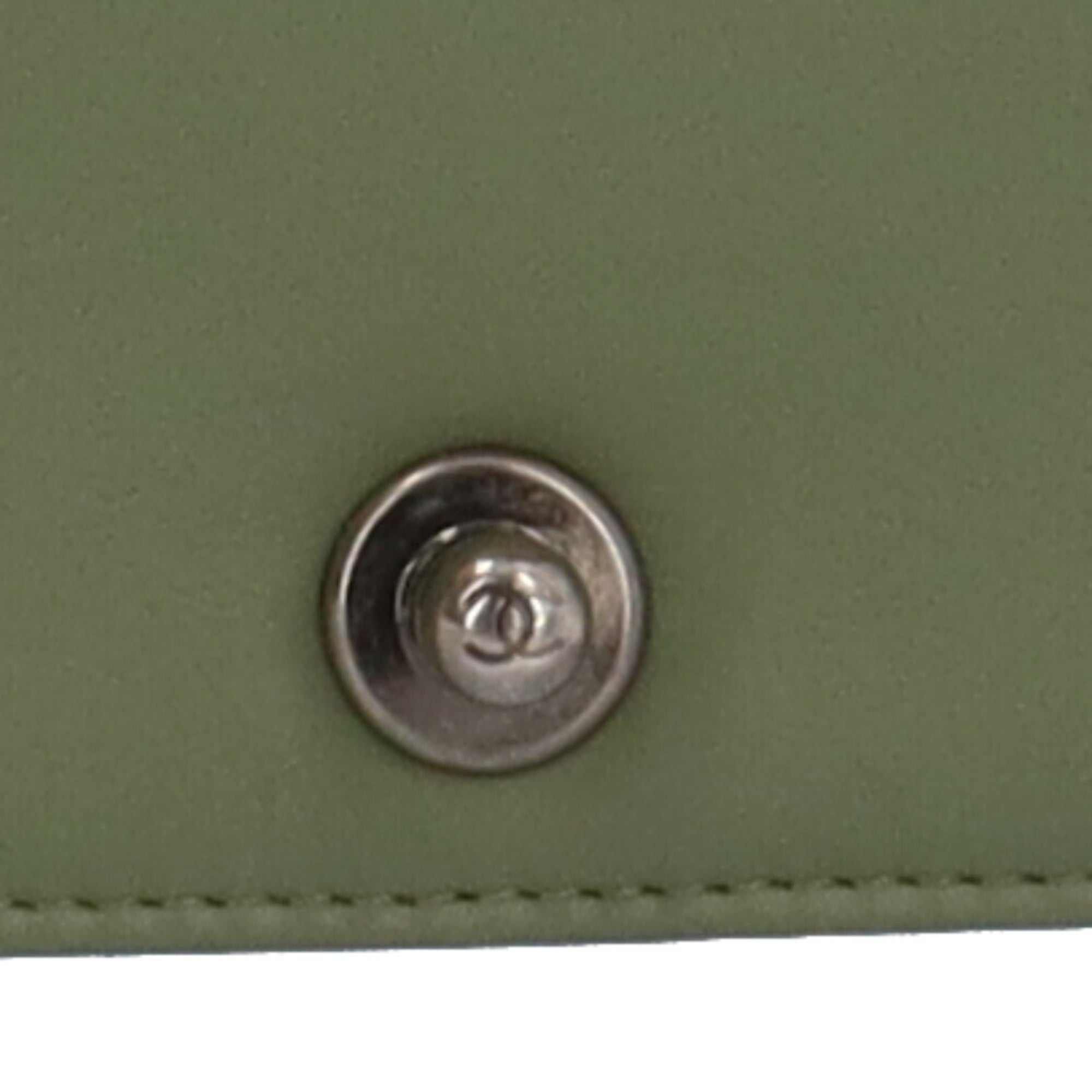 Chanel Green Leather Shoulder Bag (Pre-Owned)