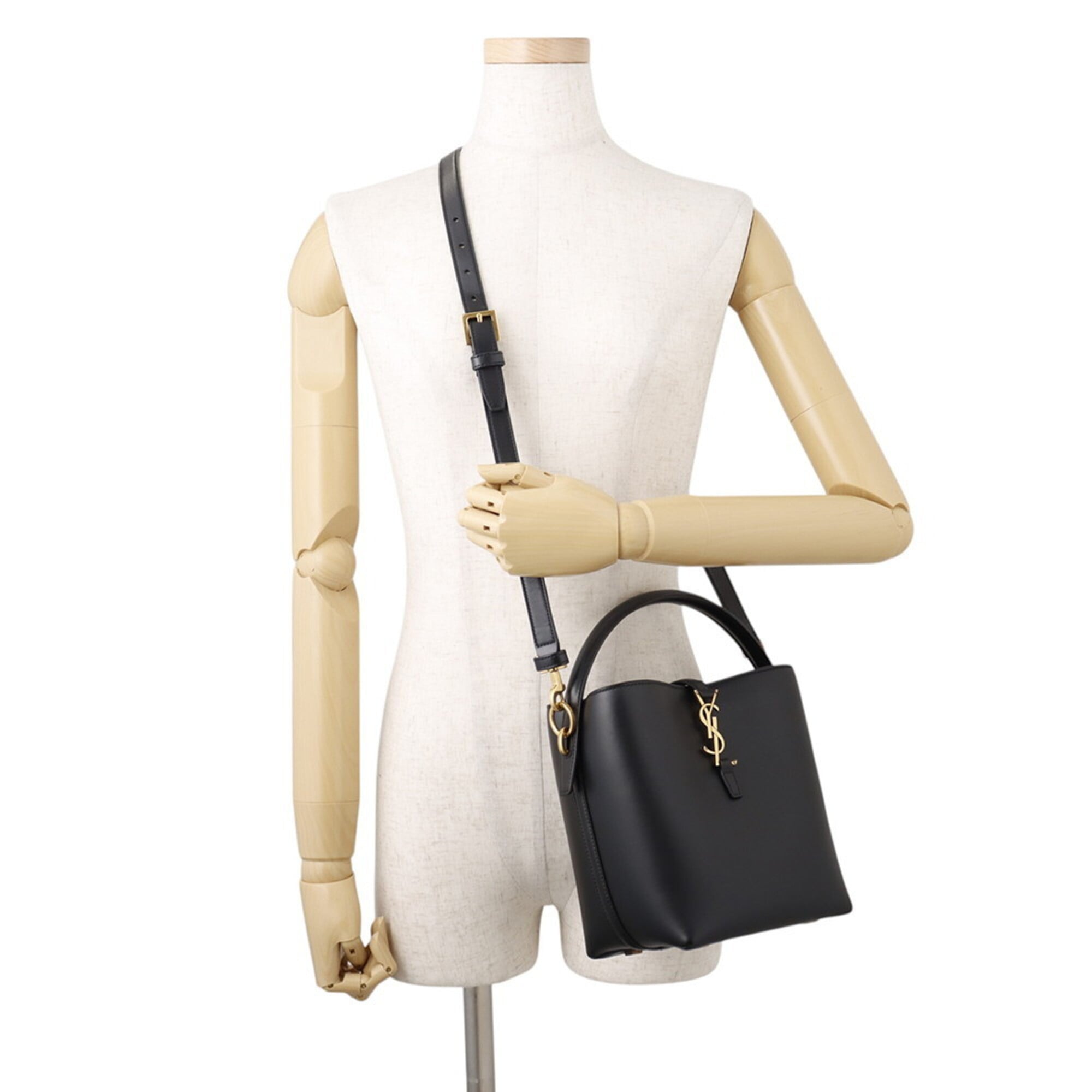 Yves Saint Laurent Black Leather Handbag (Pre-Owned)