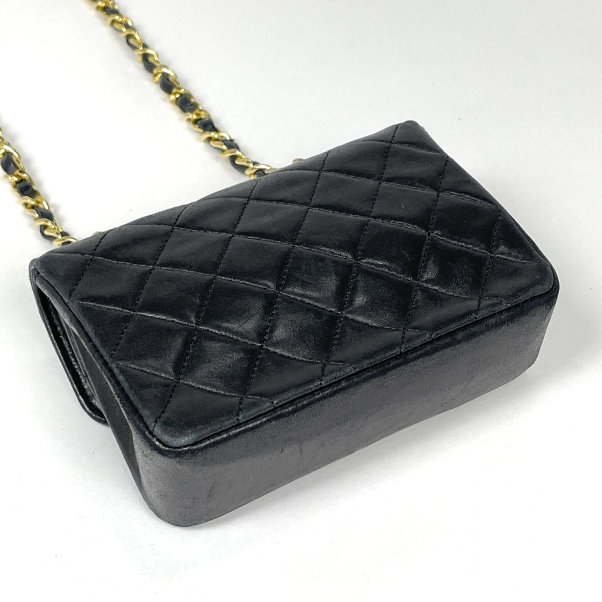 Chanel Matelasse Black Leather Shoulder Bag (Pre-Owned)