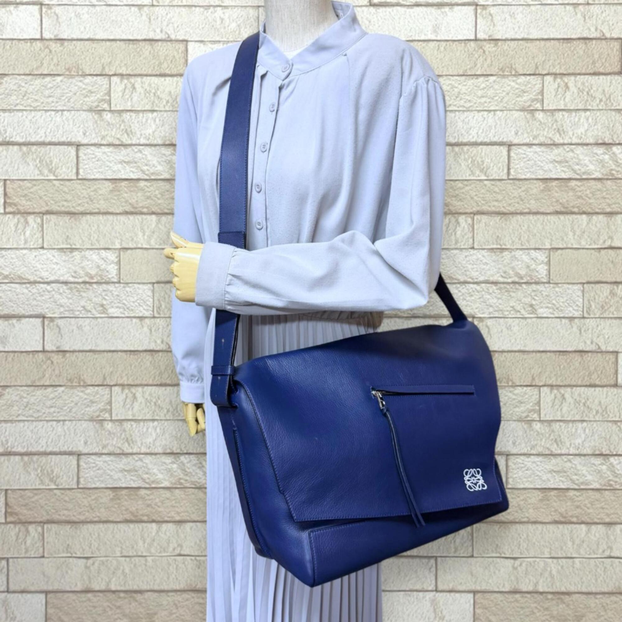 Loewe Anton Navy Leather Messenger Bag Shoulder Bag (Pre-Owned)