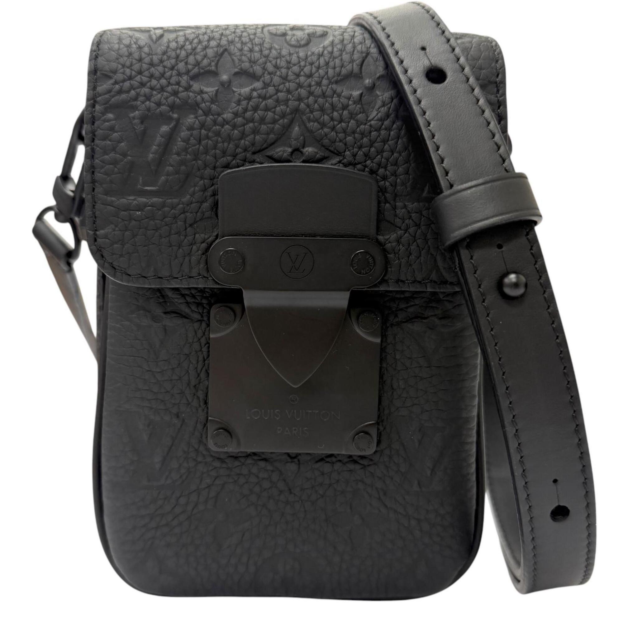 Louis Vuitton Black Leather Shoulder Bag (Pre-Owned)