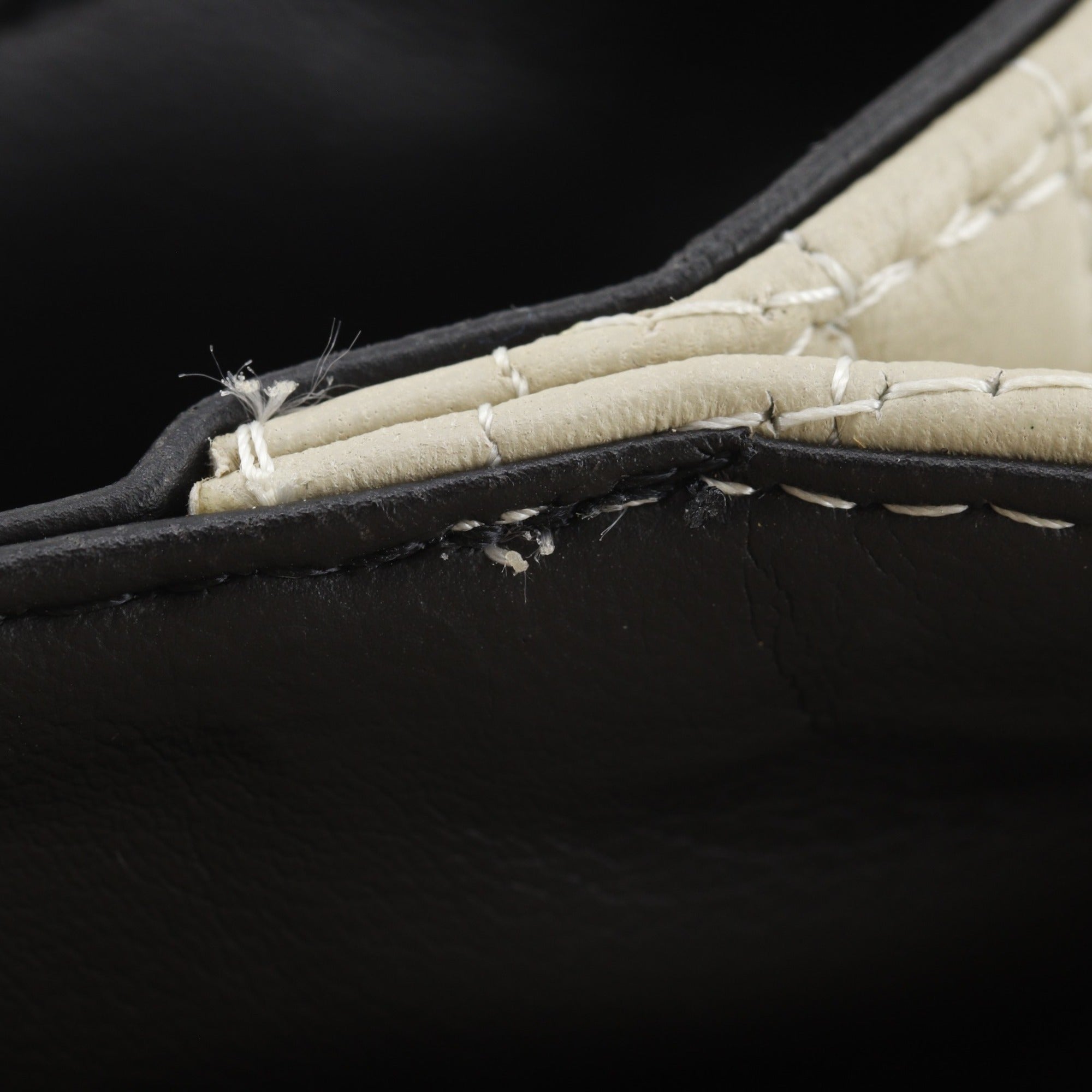 Bally Beige Leather Handbag (Pre-Owned)