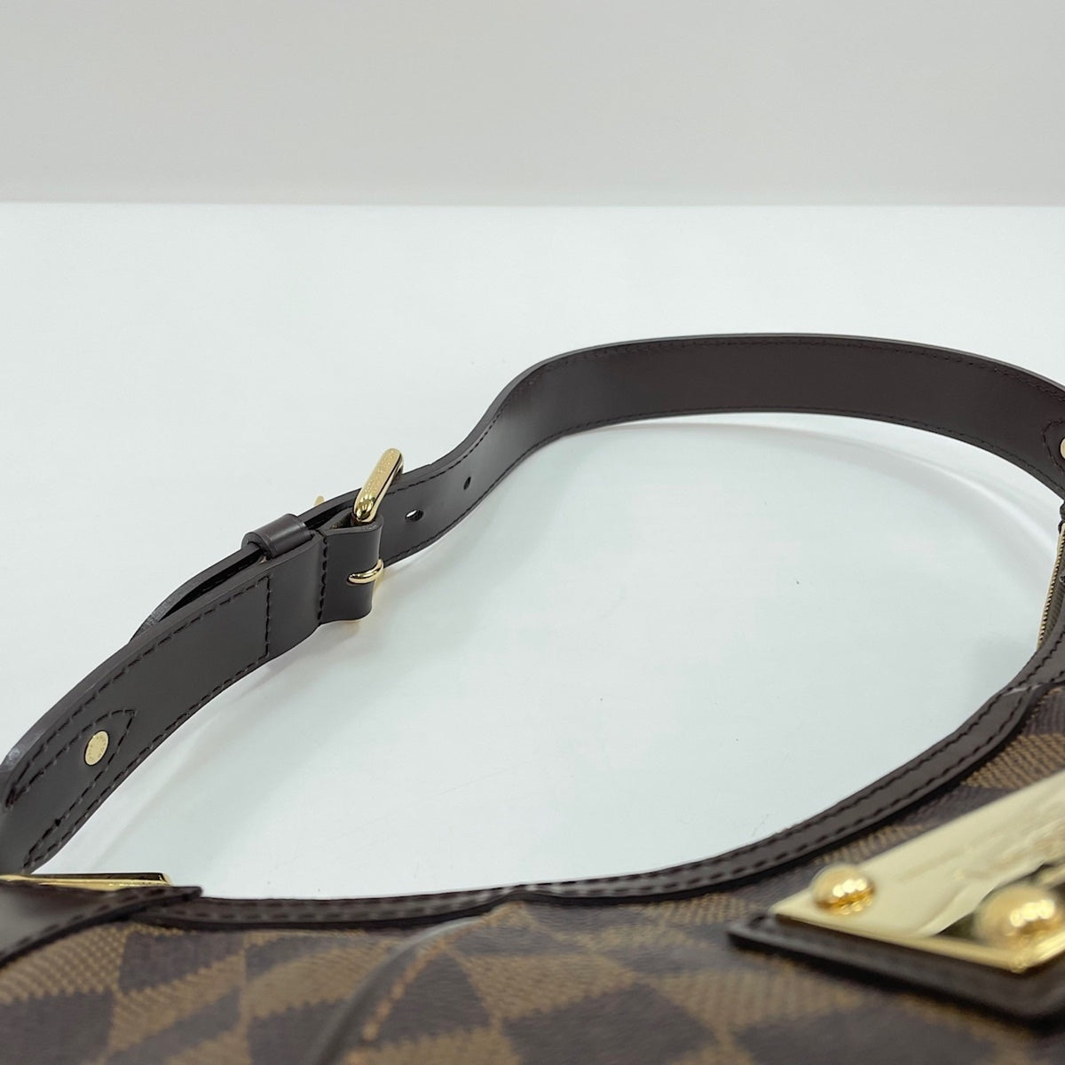 Louis Vuitton Brown Shoulder Bag (Pre-Owned)