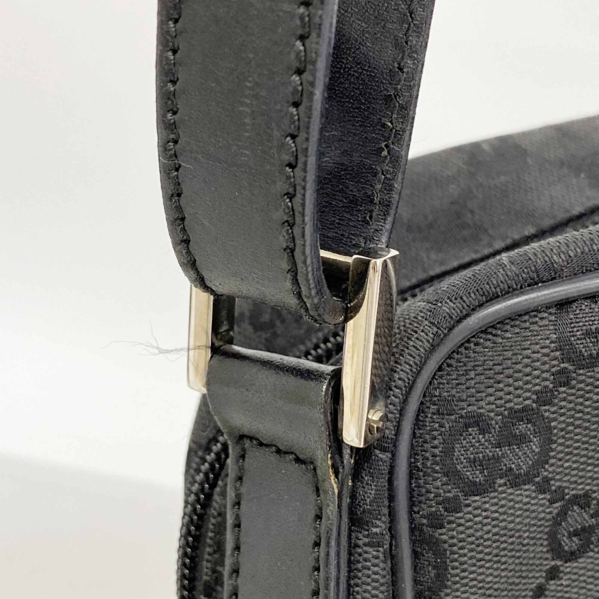 Gucci Black Canvas Shoulder Bag (Pre-Owned)