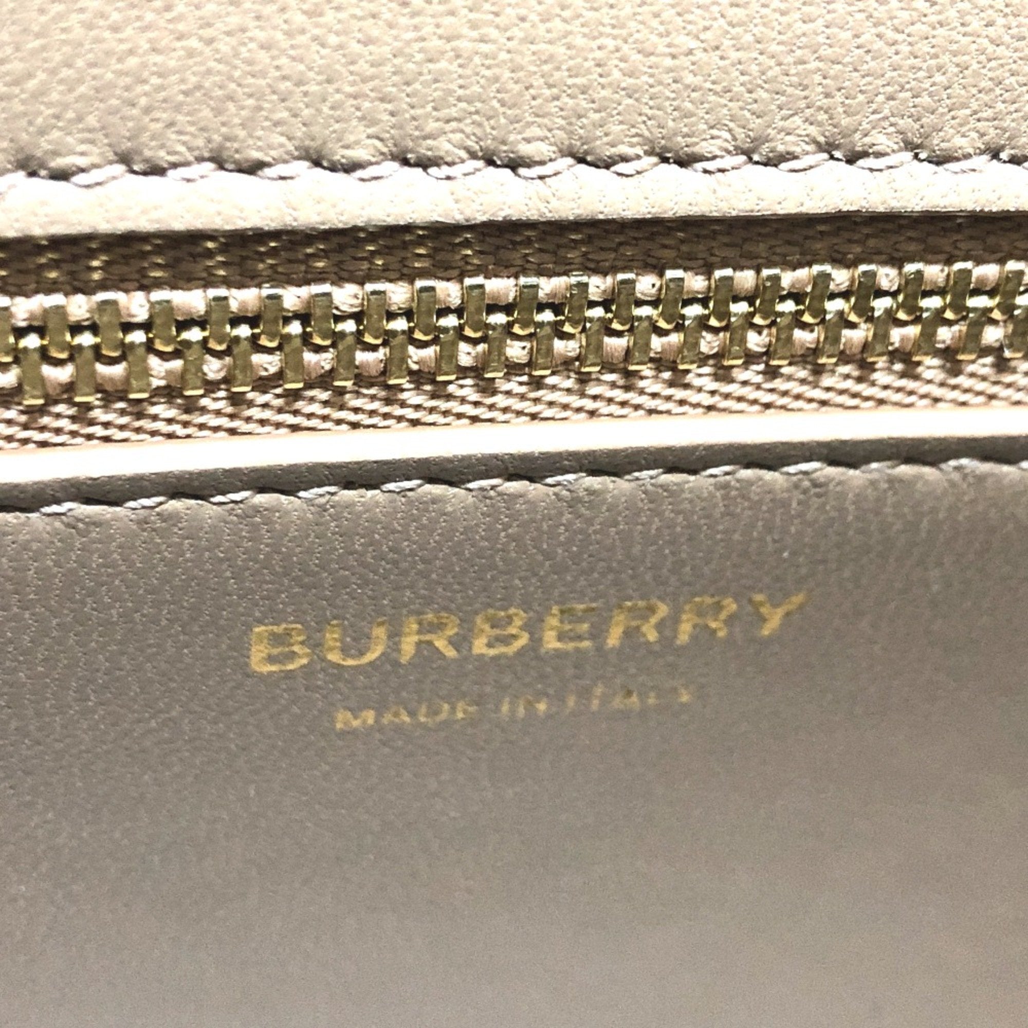 Burberry White Leather Handbag (Pre-Owned)