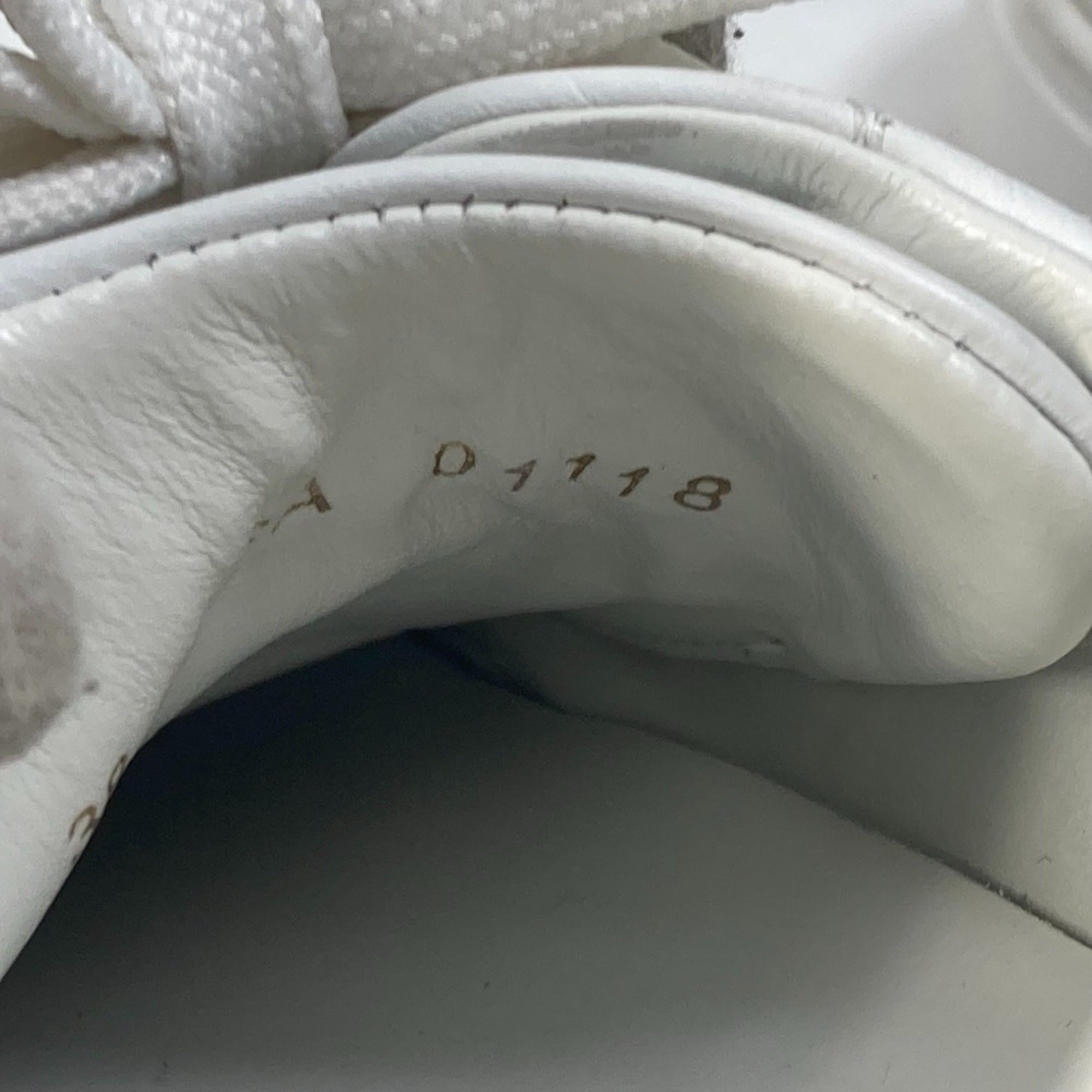 Louis Vuitton Pink White Sneakers (Pre-Owned)