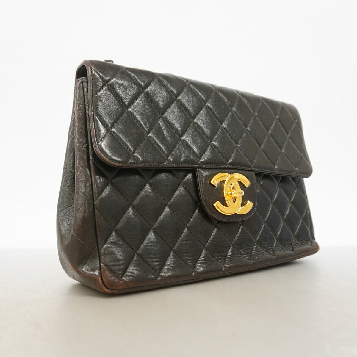 Chanel Black Leather Shoulder Bag (Pre-Owned)