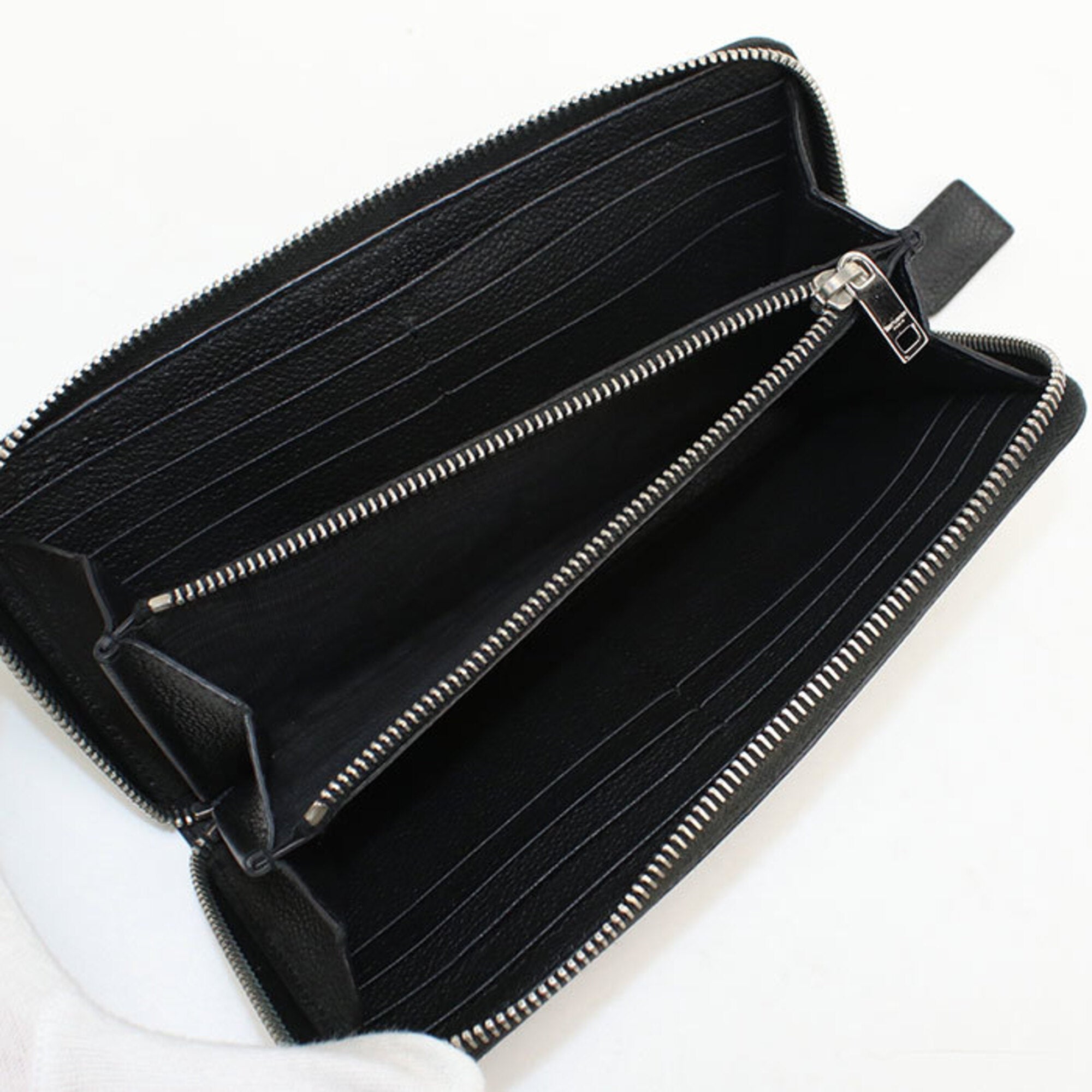 Saint Laurent Black Leather Long Wallet (Bi-Fold) (Pre-Owned)