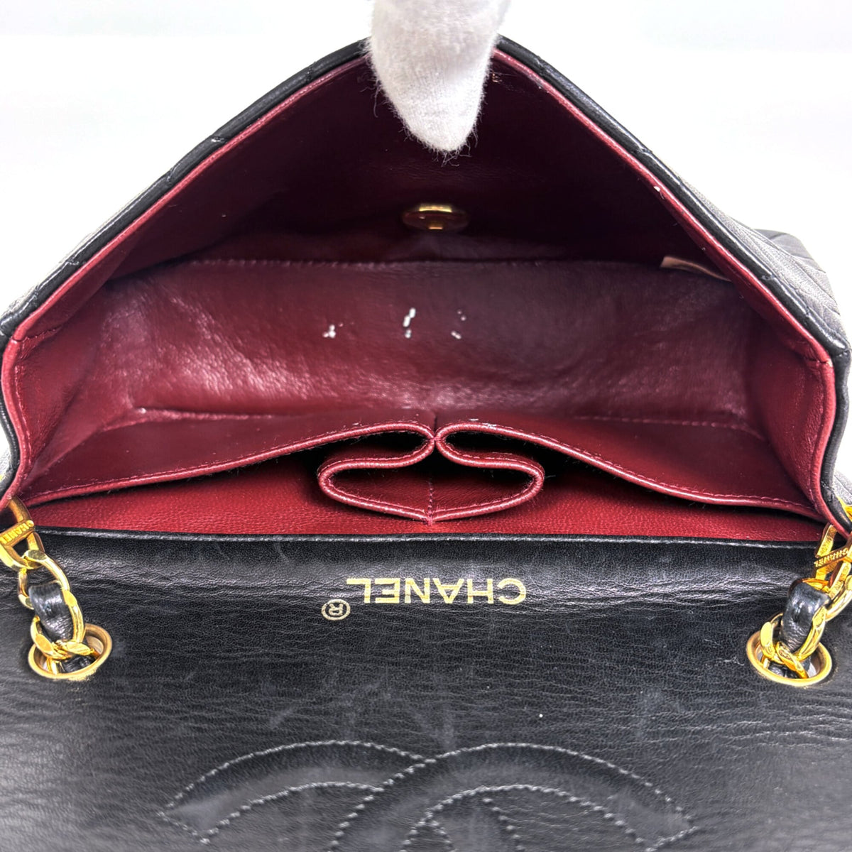 Chanel Black Leather Shoulder Bag (Pre-Owned)
