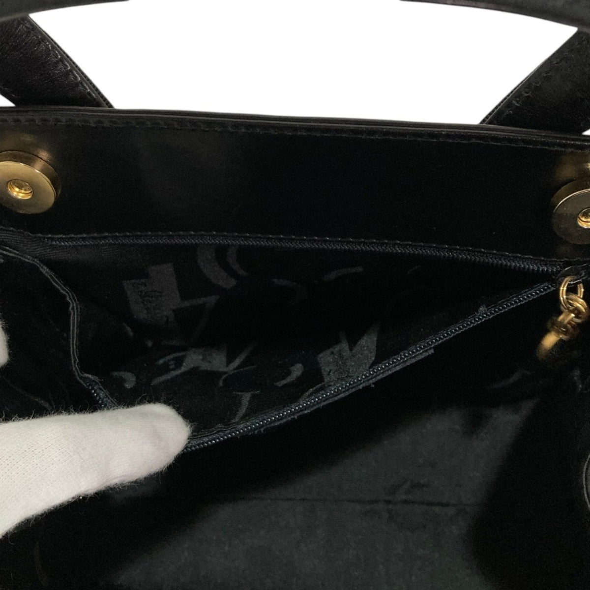 Salvatore Ferragamo Black Leather Handbag (Pre-Owned)