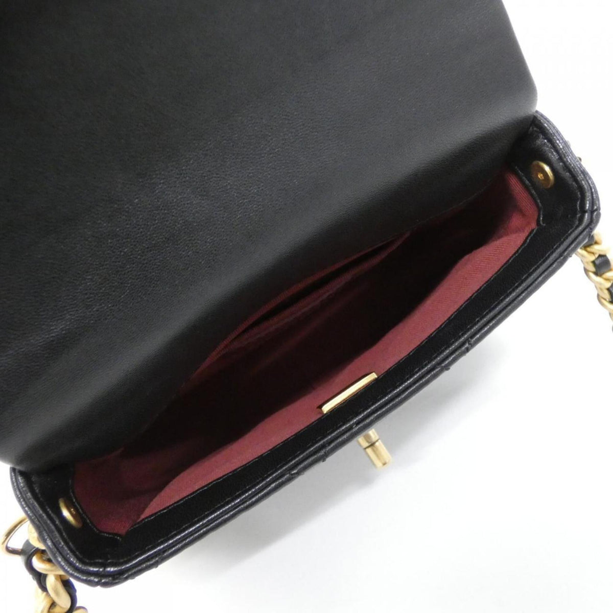 Chanel Black Leather Shoulder Bag (Pre-Owned)