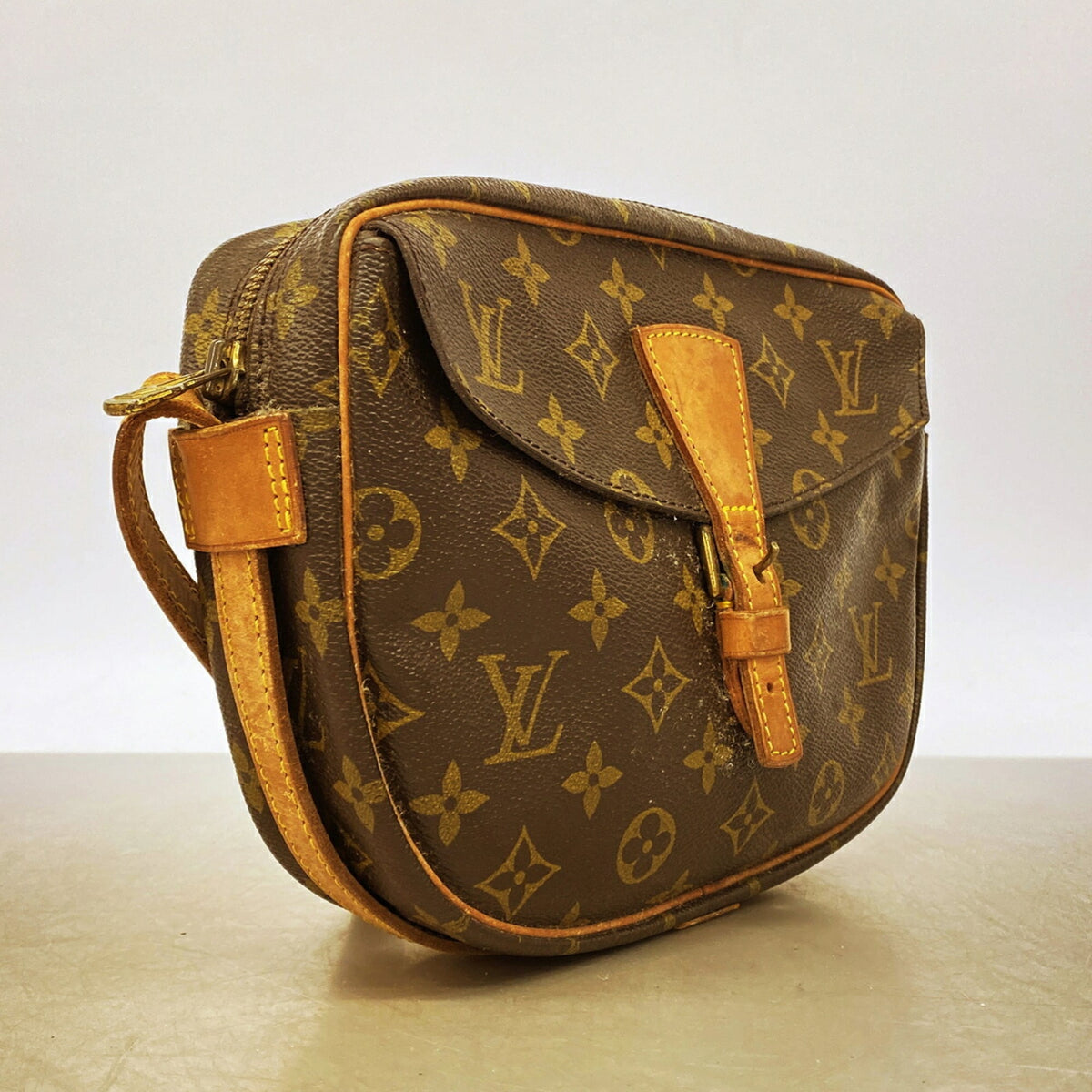 Louis Vuitton Brown Shoulder Bag (Pre-Owned)