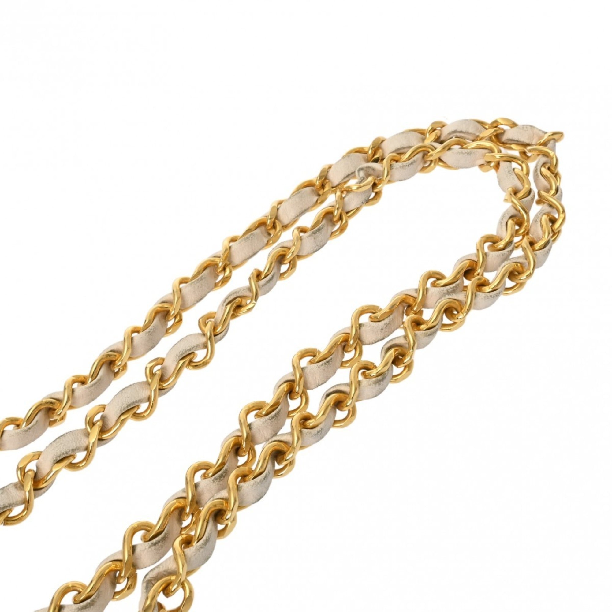 Chanel White Leather Shoulder Bag (Pre-Owned)