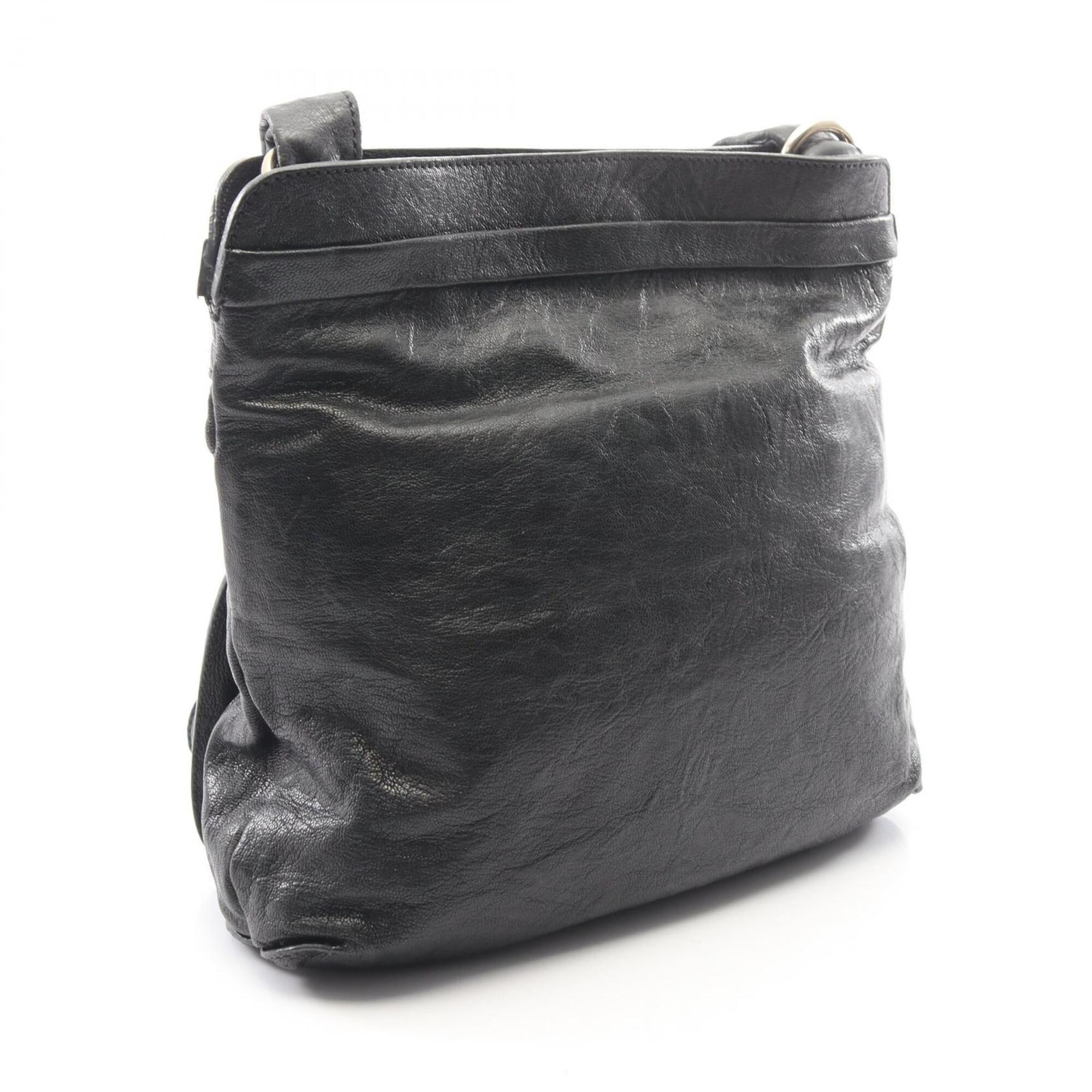 Chloé Black Leather Handbag Shoulder Bag (Pre-Owned)