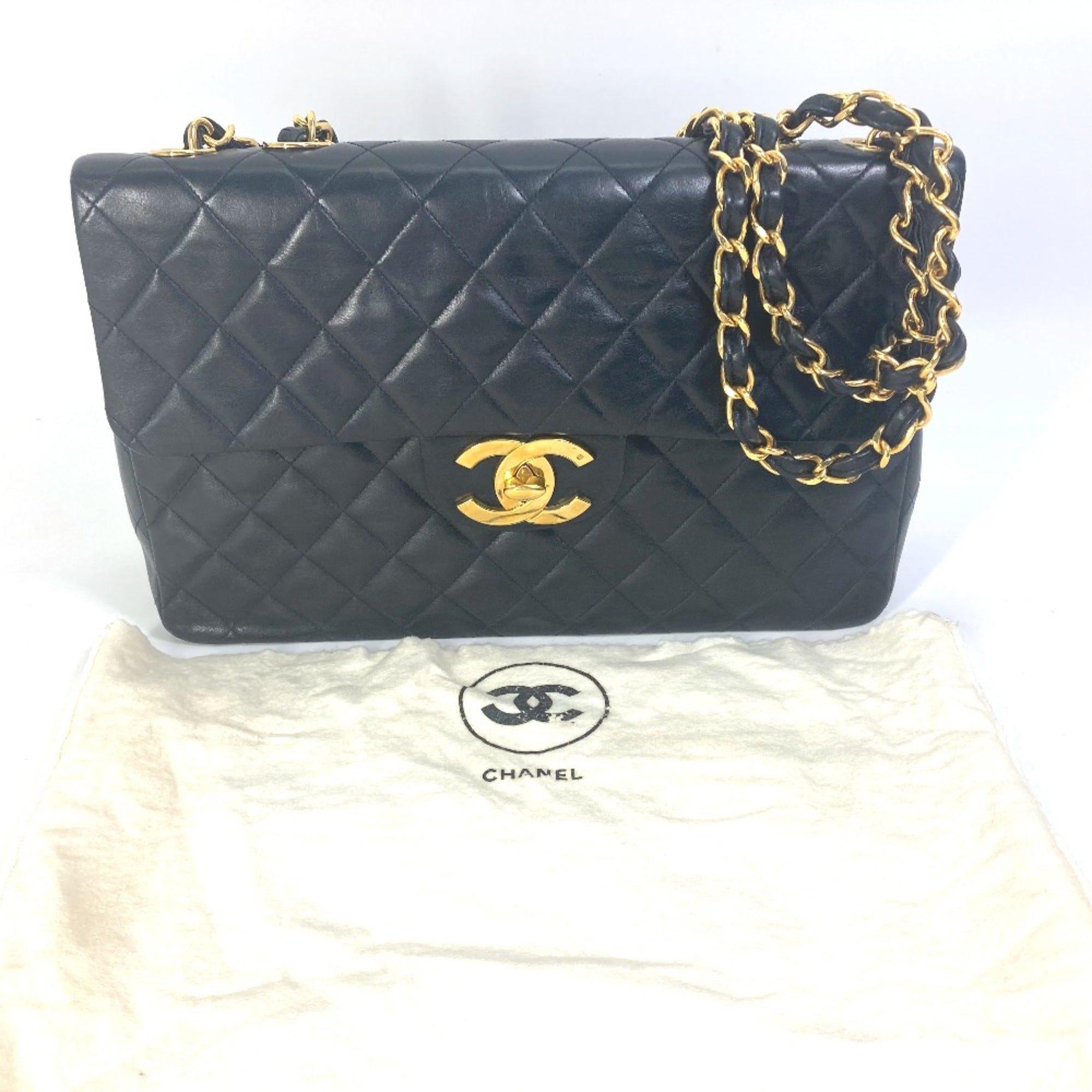 Chanel Black Leather Shoulder Bag (Pre-Owned)