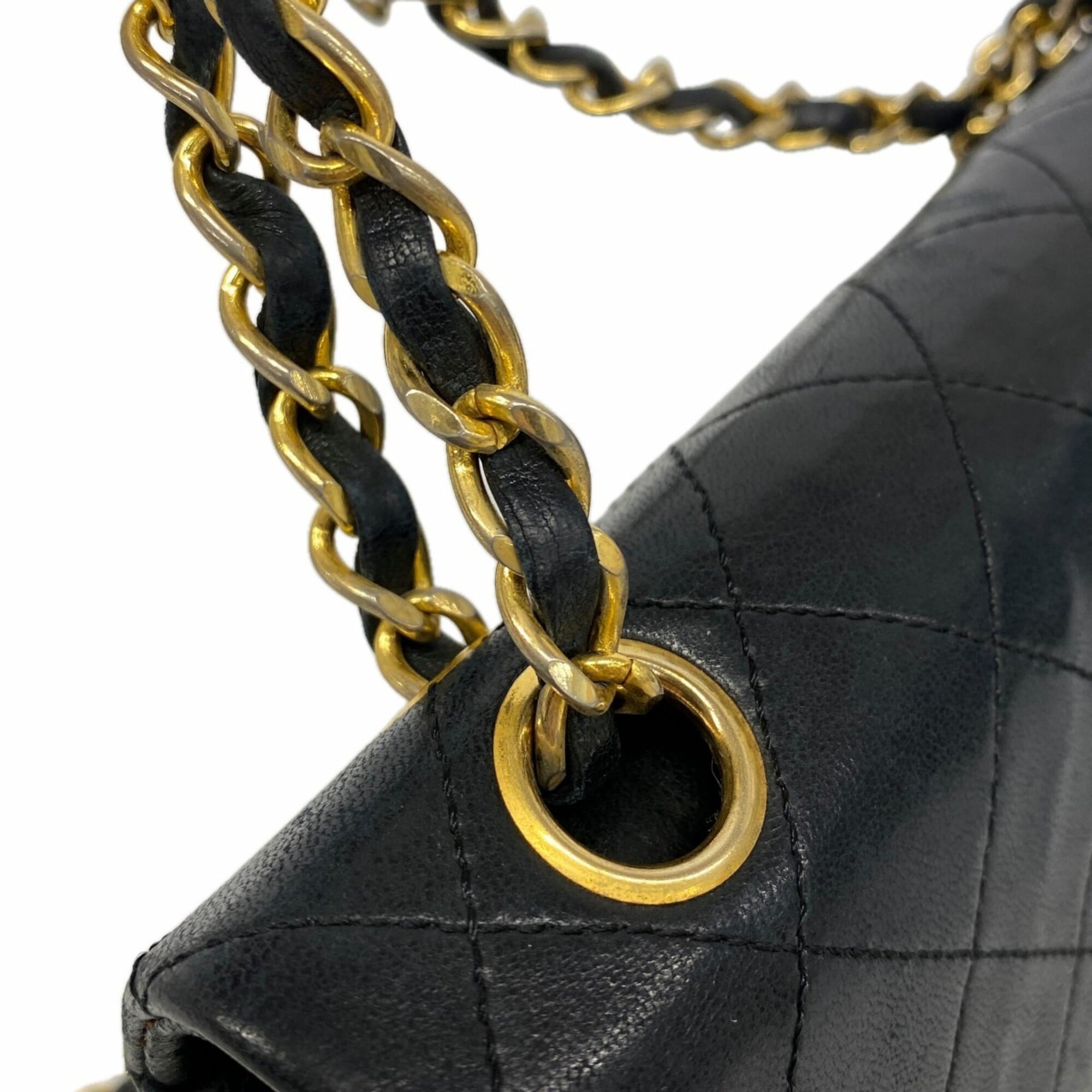 Chanel Black Leather Shoulder Bag (Pre-Owned)