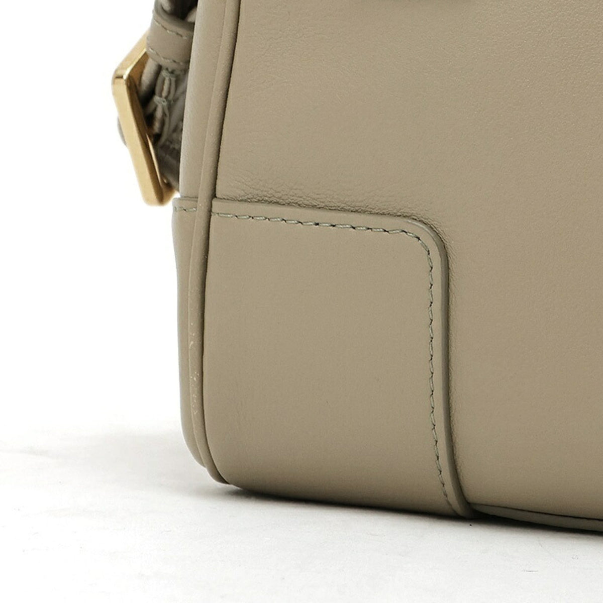 Loewe Beige Leather (Pre-Owned)