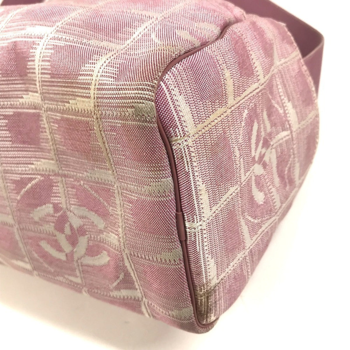 Chanel New Travel Line Pink Nylon Canvas Leather Pochette Shoulder Bag (Pre-Owned)