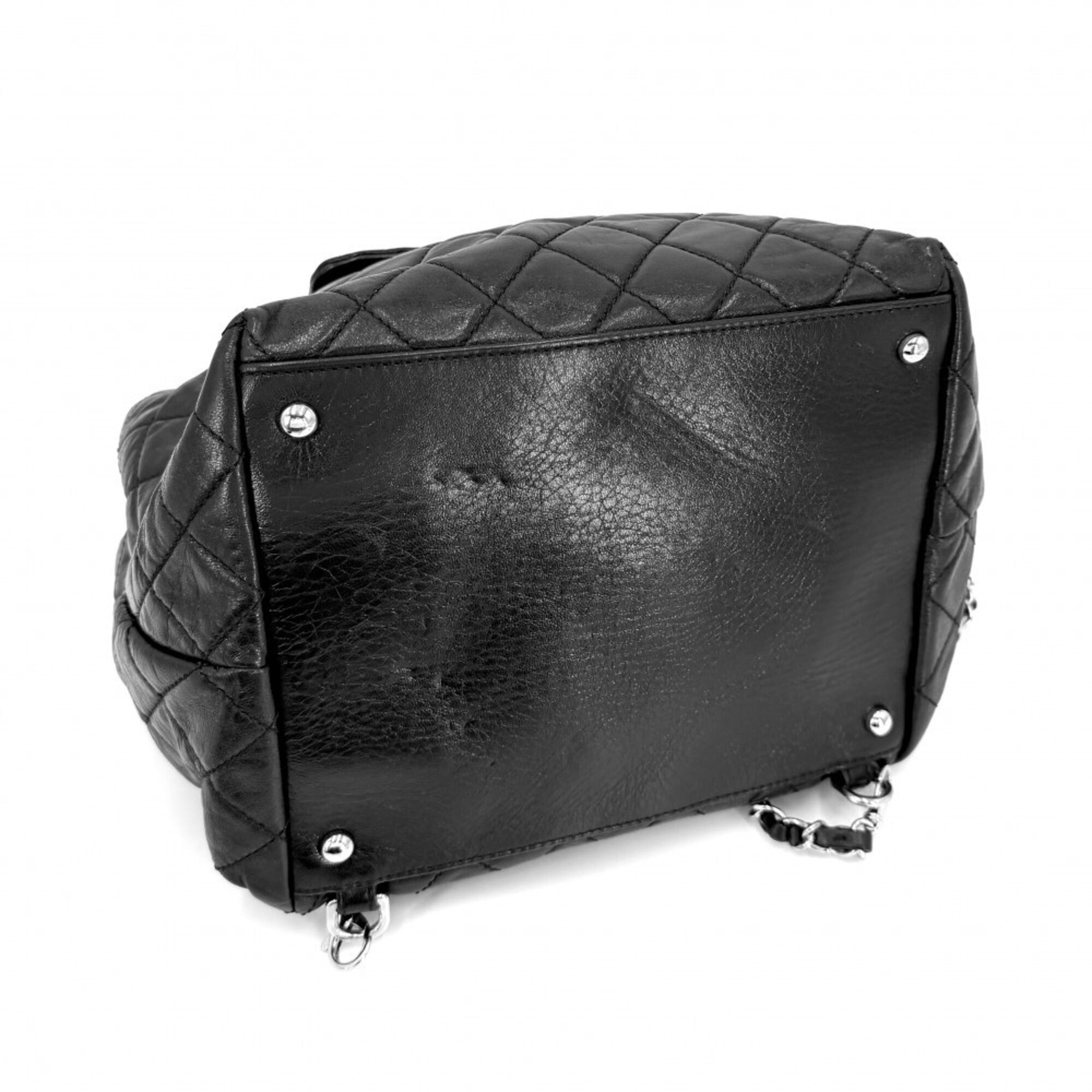 Chanel Matelasse Black Leather Shoulder Bag (Pre-Owned)