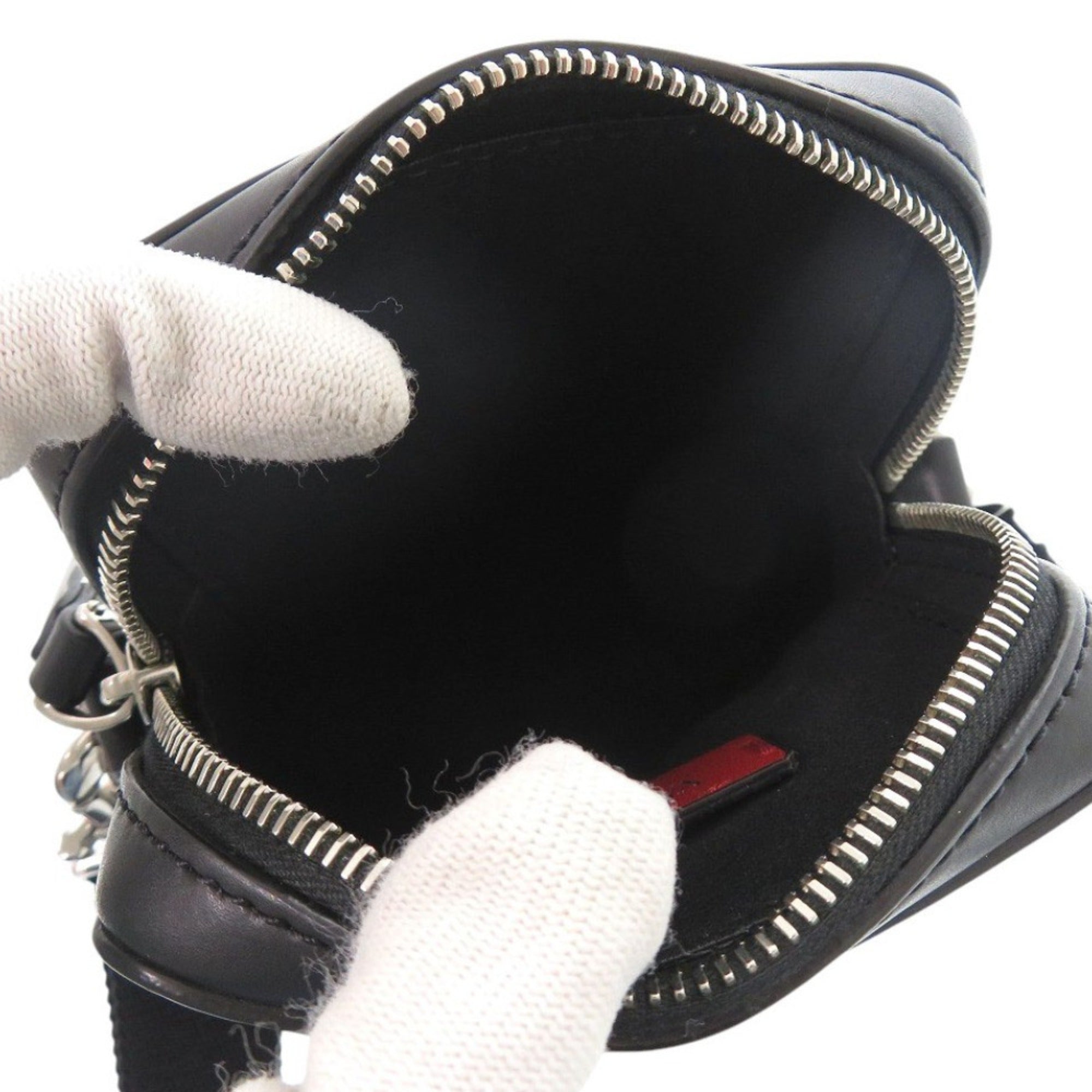 Valentino Garavani Black Leather Shoulder Bag (Pre-Owned)