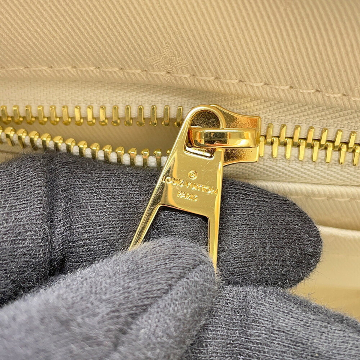 Louis Vuitton Monogram Off-White Or Monogram Handbag Pouch Shoulder Bag (Pre-Owned)