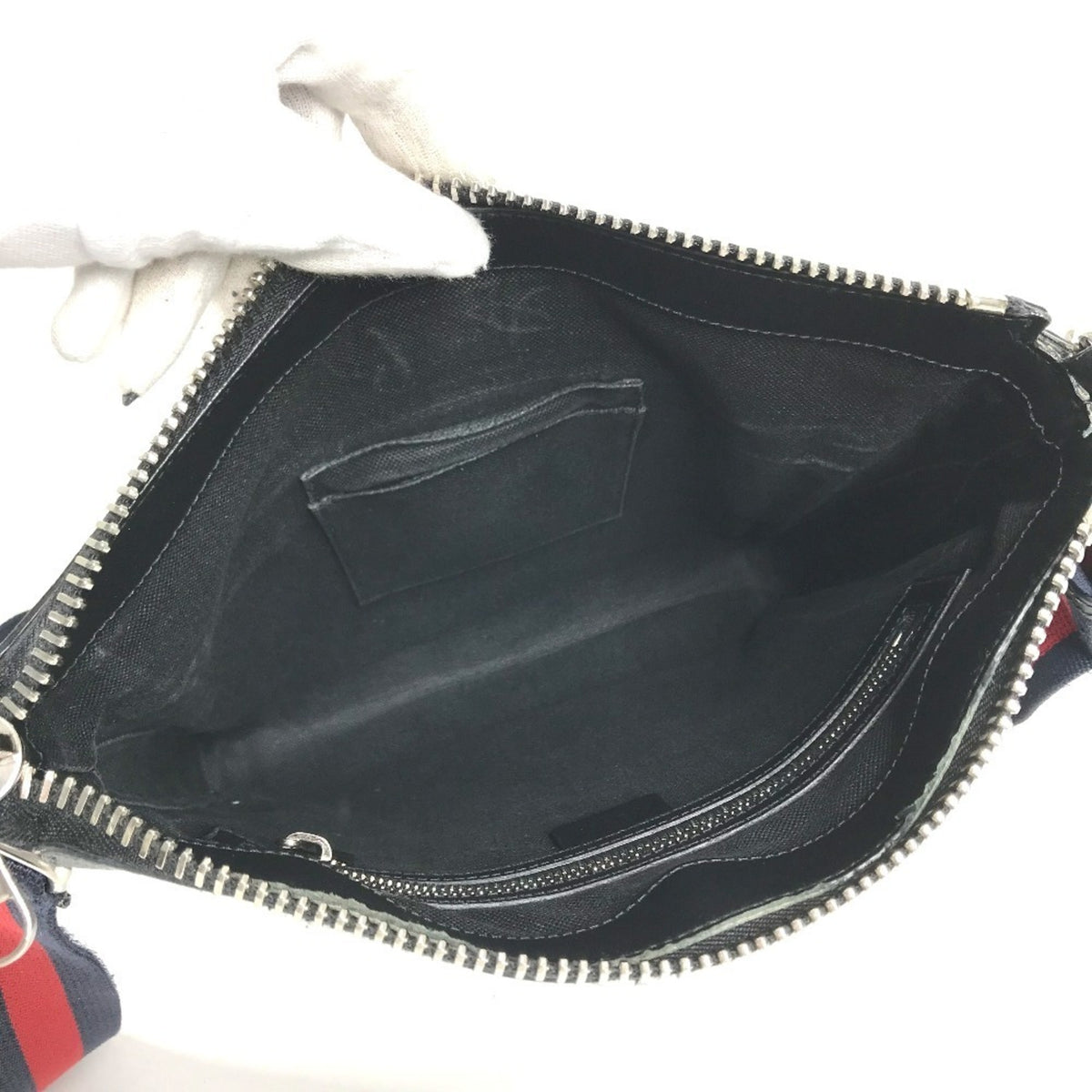 Gucci Black Gg Supreme Messenger Bag Shoulder Bag (Pre-Owned)