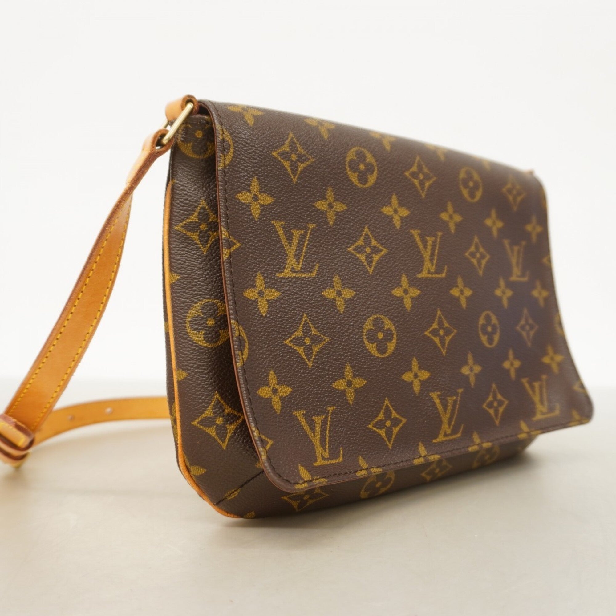 Louis Vuitton Brown Shoulder Bag (Pre-Owned)