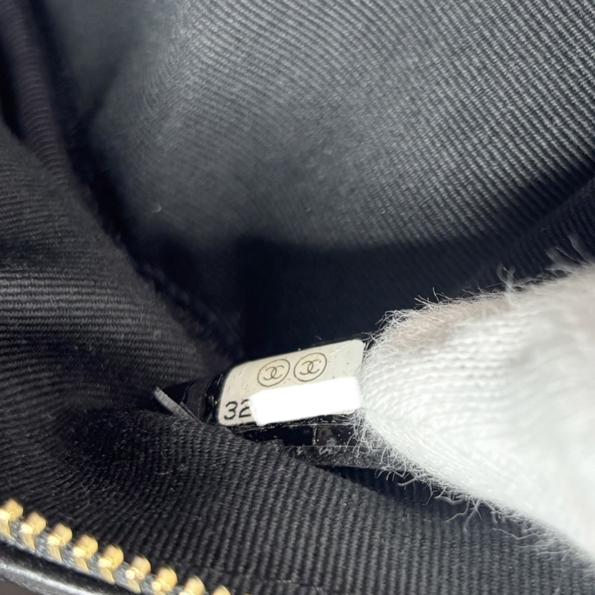 Chanel Black White Leather Handbag Pouch (Pre-Owned)
