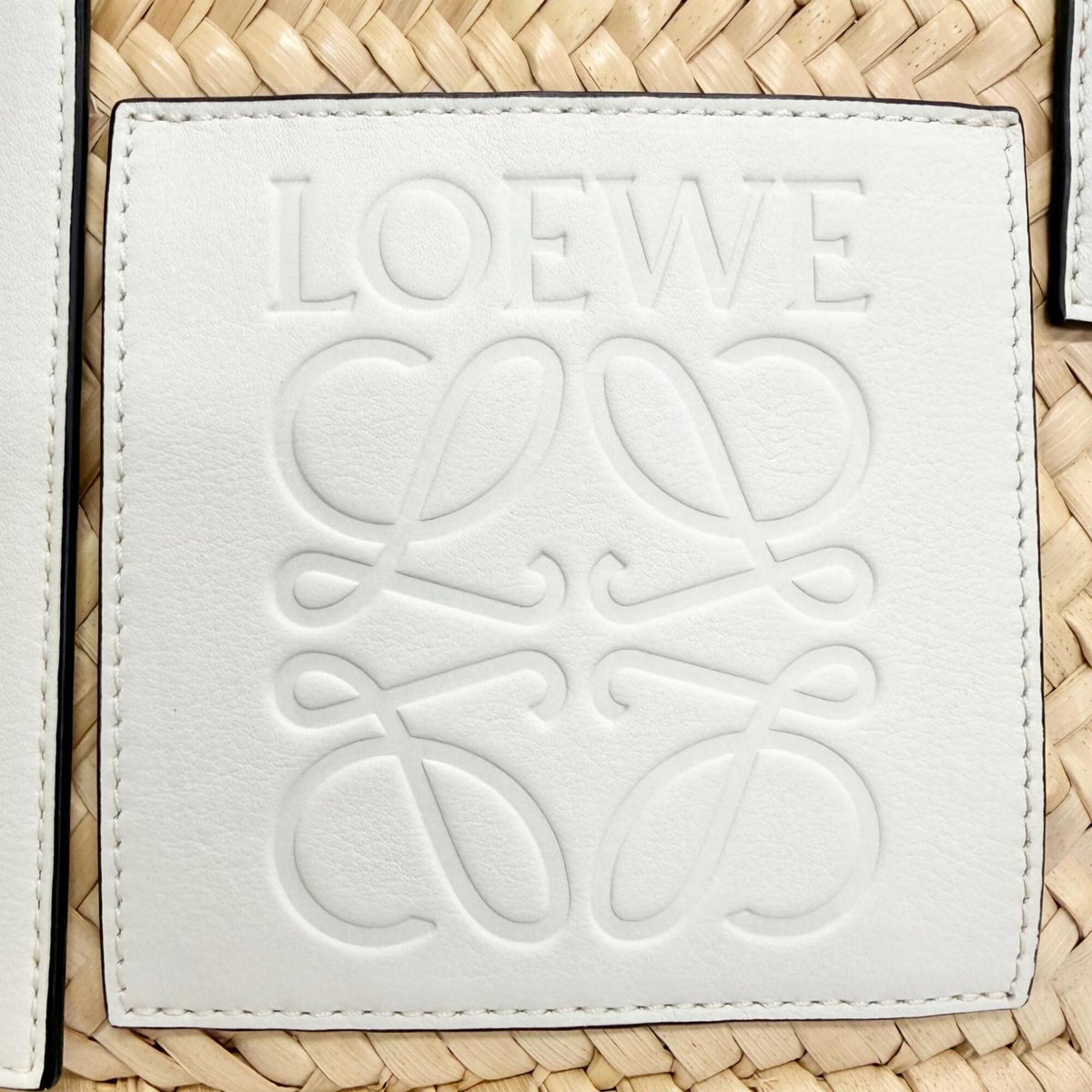 Loewe White Leather Basket Handbag (Pre-Owned)