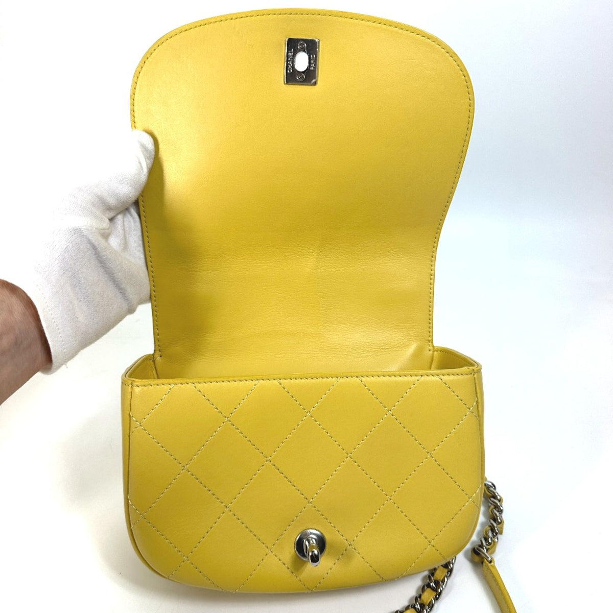 Chanel Yellow Leather Shoulder Bag (Pre-Owned)