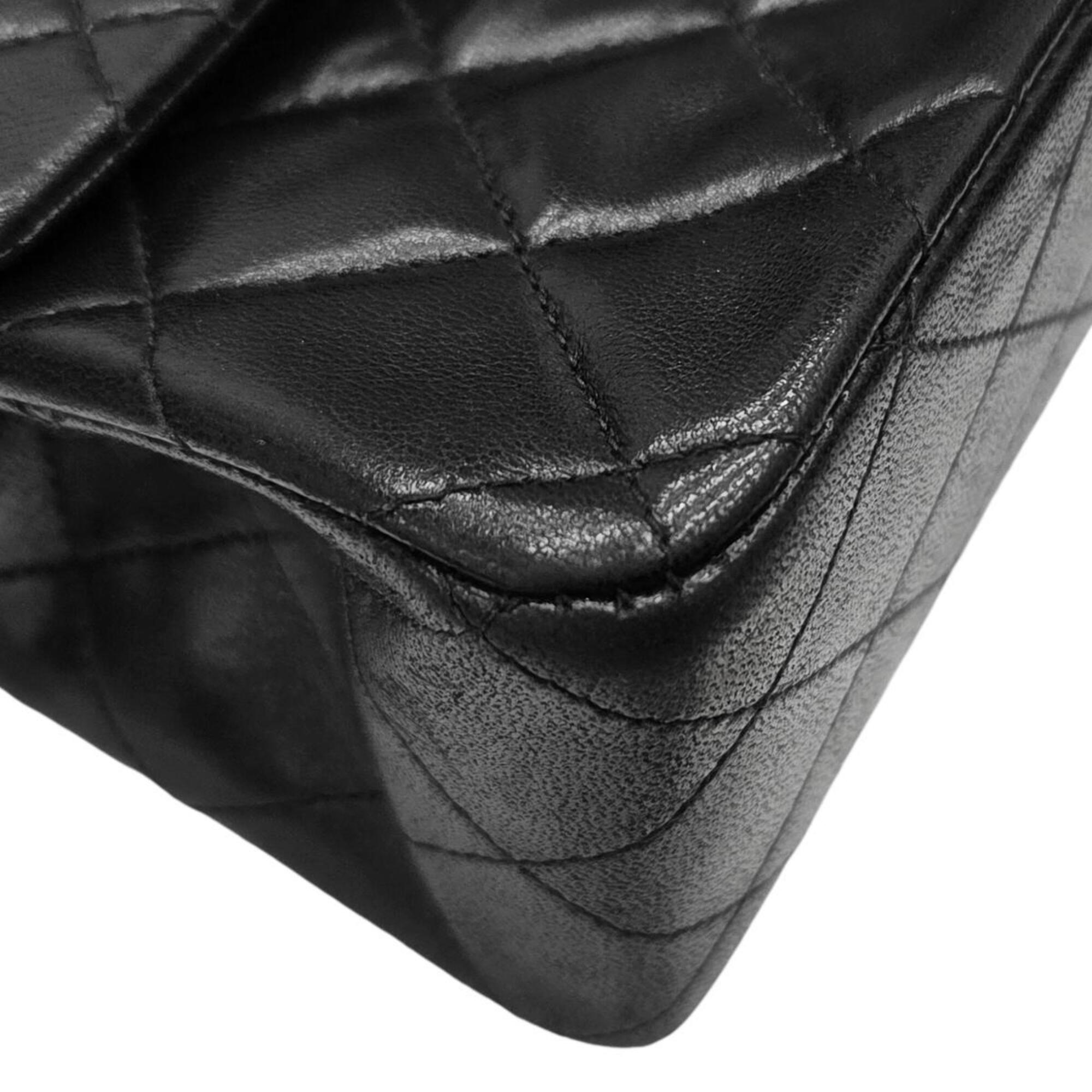 Chanel Matelasse Black Leather Shoulder Bag (Pre-Owned)