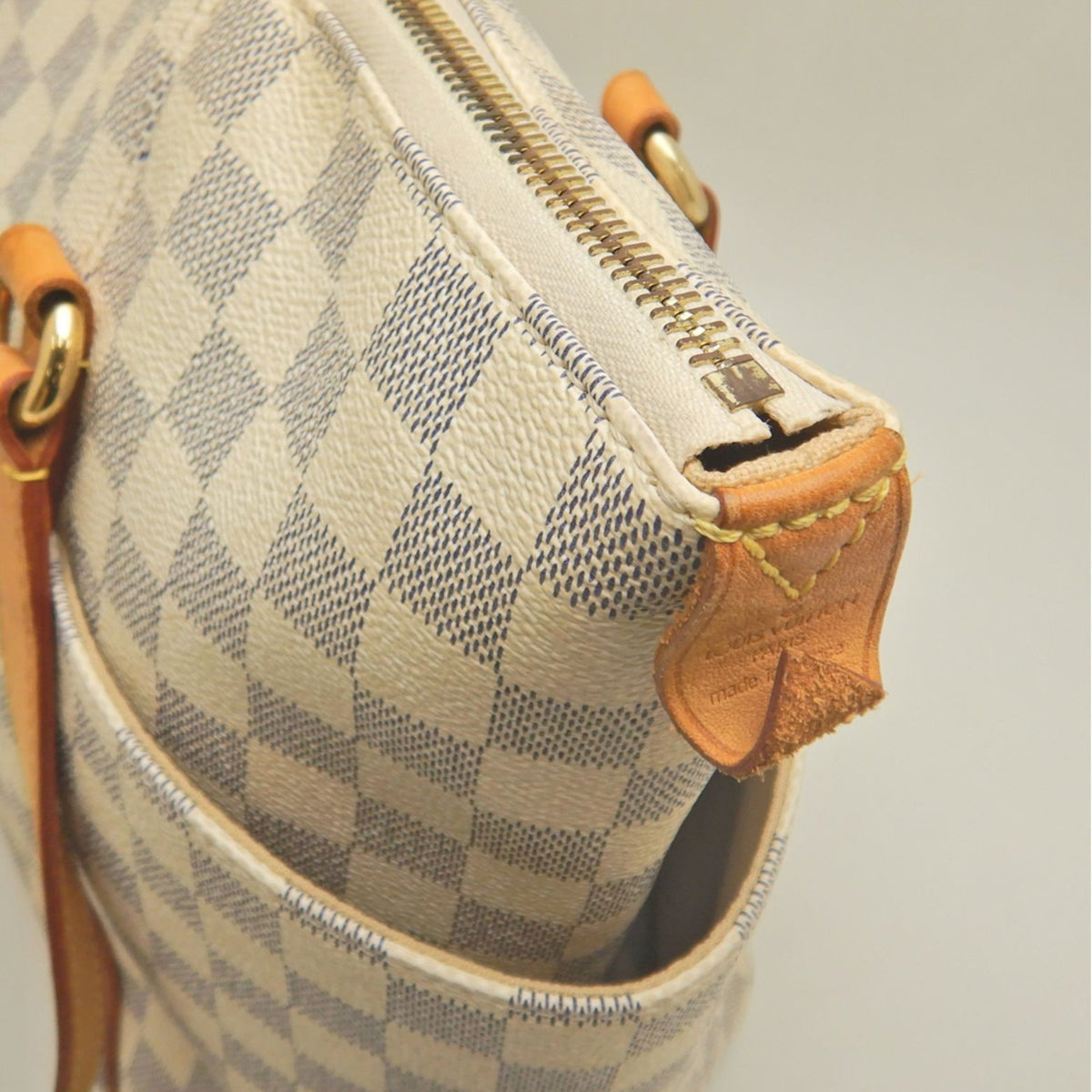 Louis Vuitton Azur White Damier Azur Tote Bag (Pre-Owned)