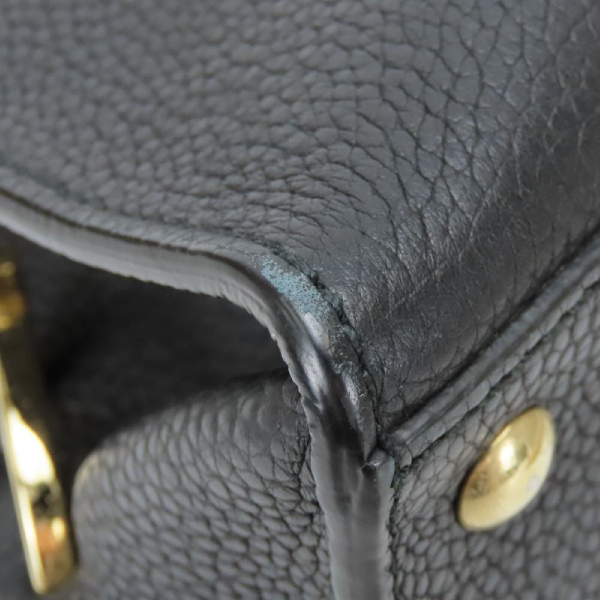 Salvatore Ferragamo Gancini Black Leather Handbag Shoulder Bag (Pre-Owned)