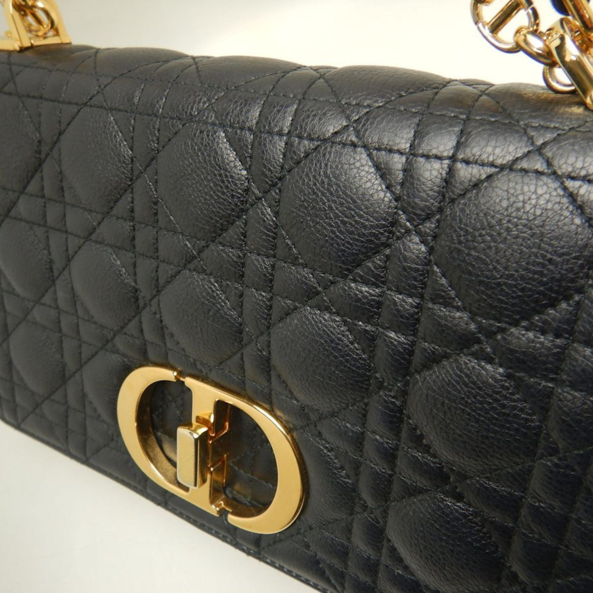 Christian Dior Black Leather Shoulder Bag (Pre-Owned)