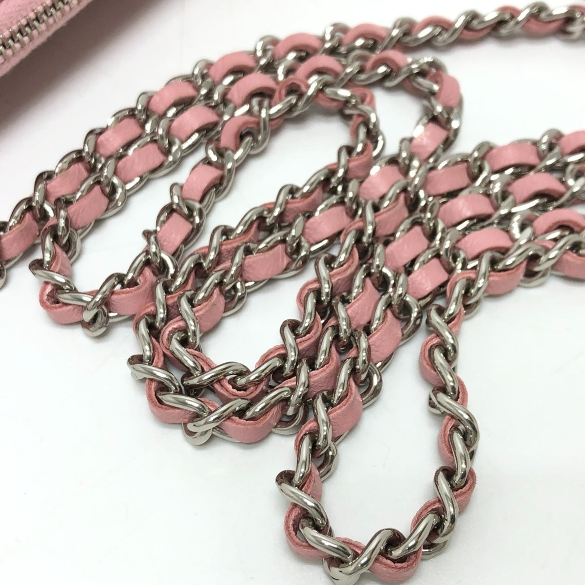 Chanel Pink Leather Shoulder Bag (Pre-Owned)