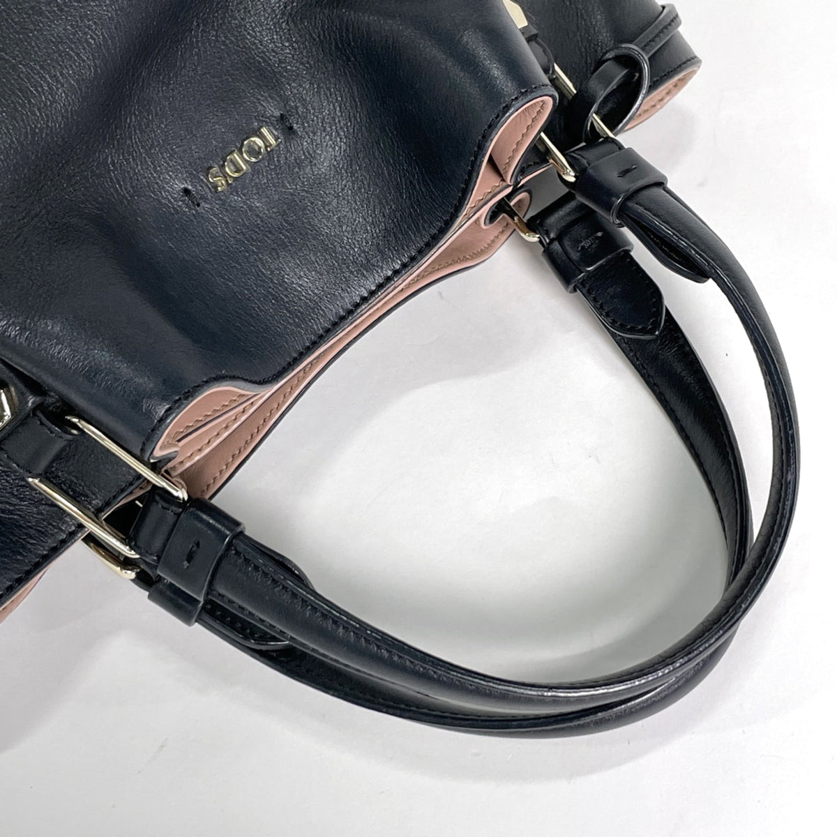 Tod's Black Leather Handbag Shoulder Bag (Pre-Owned)