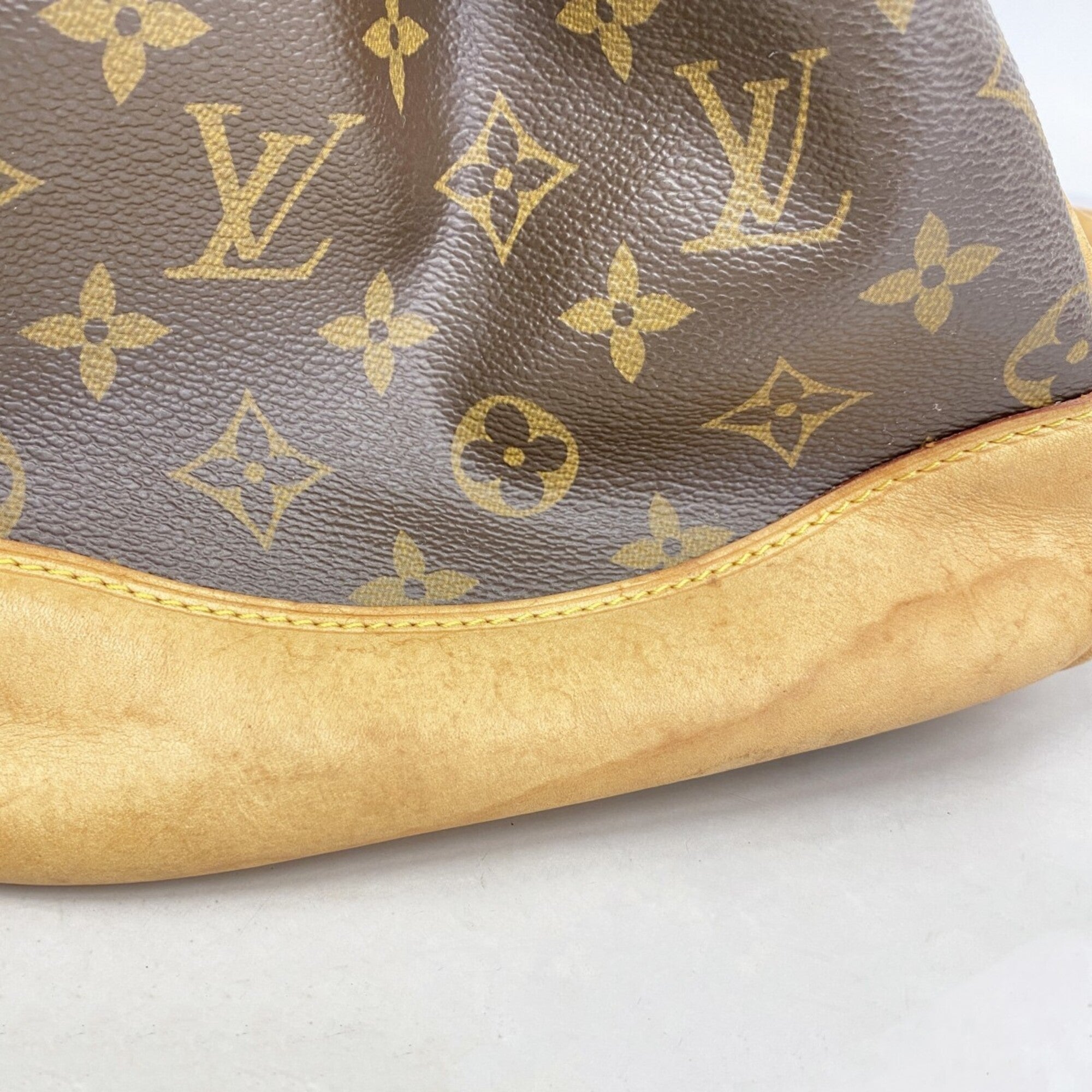 Louis Vuitton Brown Handbag (Pre-Owned)