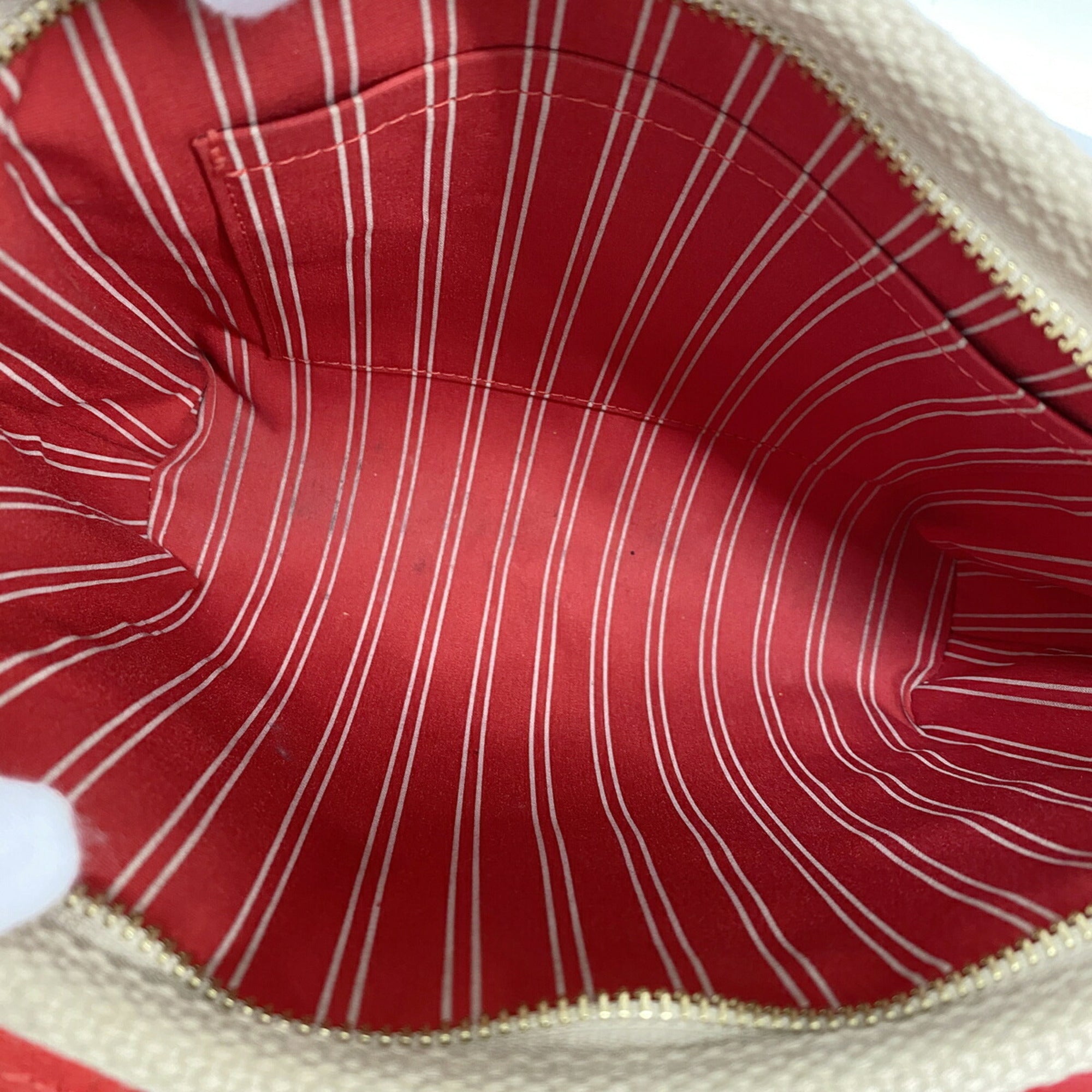 Louis Vuitton Beige Handbag (Pre-Owned)