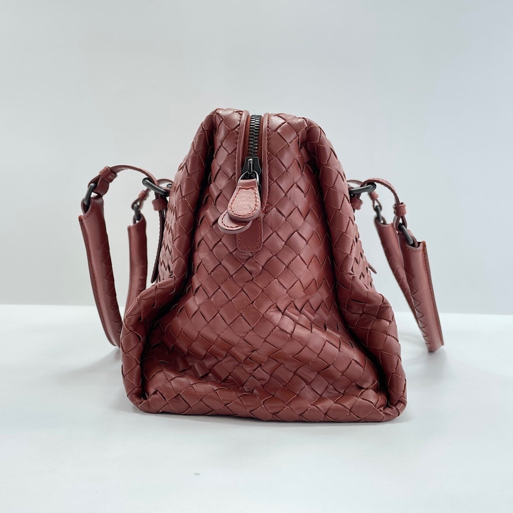 Bottega Veneta Red Color Leather Handbag (Pre-Owned)