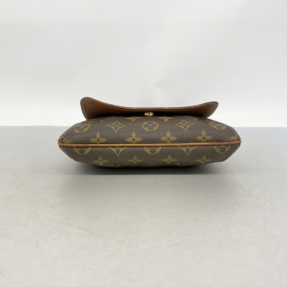 Louis Vuitton Brown Shoulder Bag (Pre-Owned)