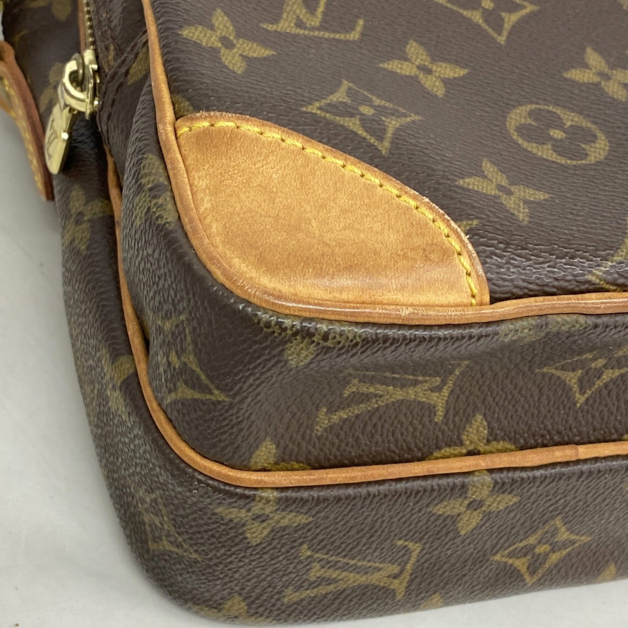 Louis Vuitton Brown Shoulder Bag (Pre-Owned)