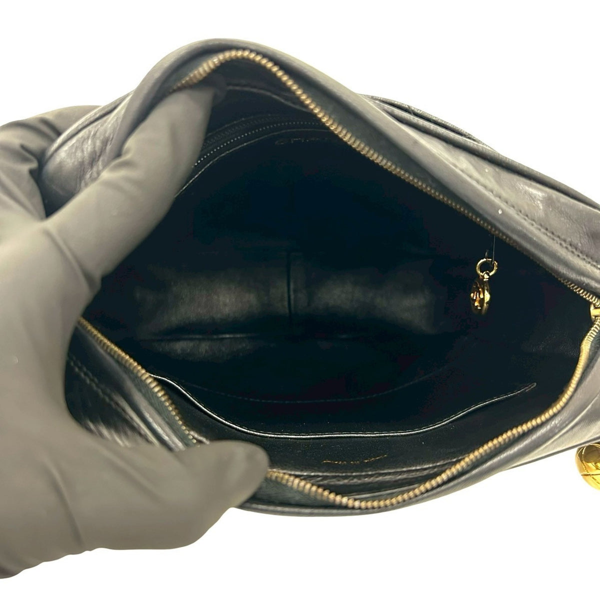 Chanel Matelasse Black Leather Shoulder Bag (Pre-Owned)
