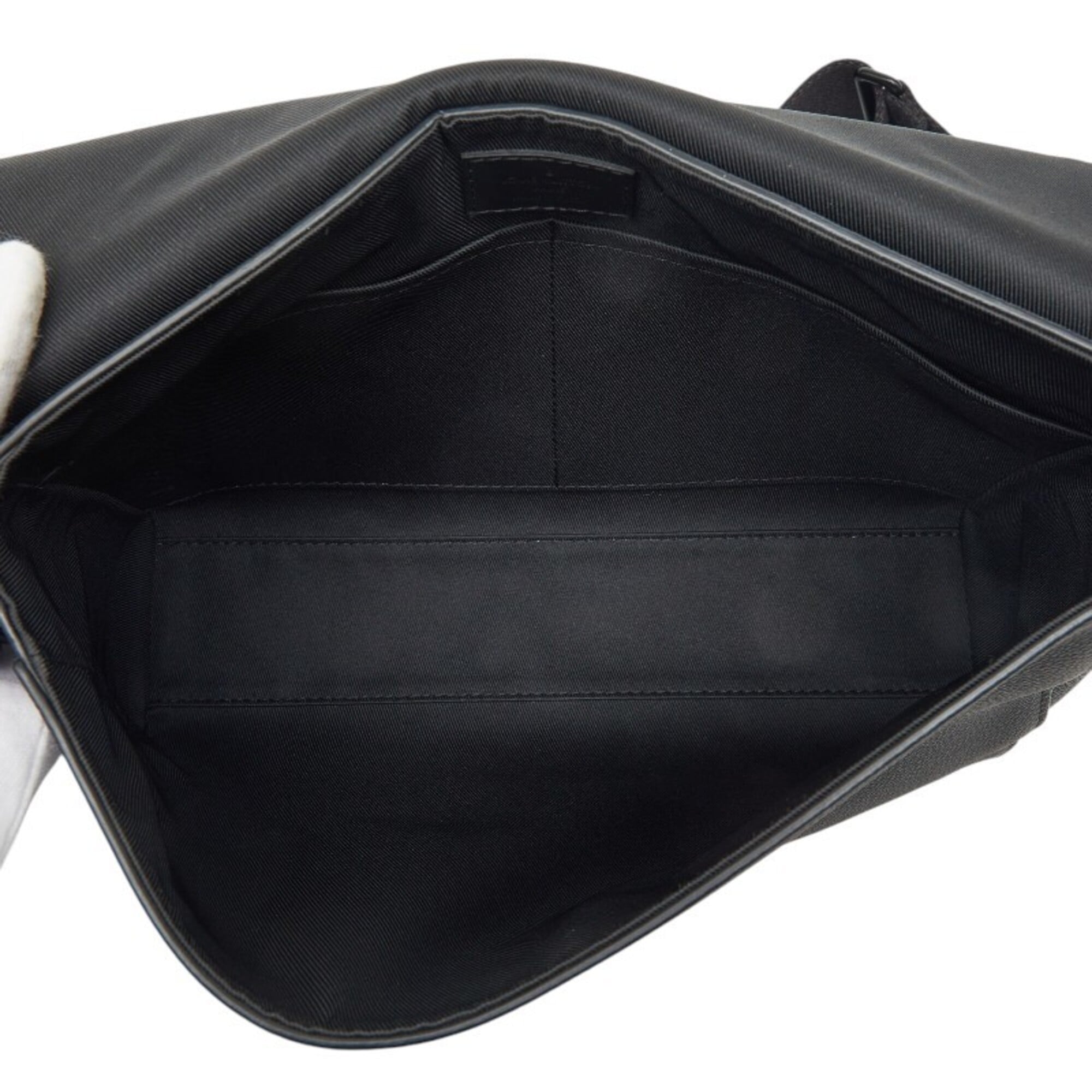 Louis Vuitton Black Leather Messenger Bag Shoulder Bag (Pre-Owned)