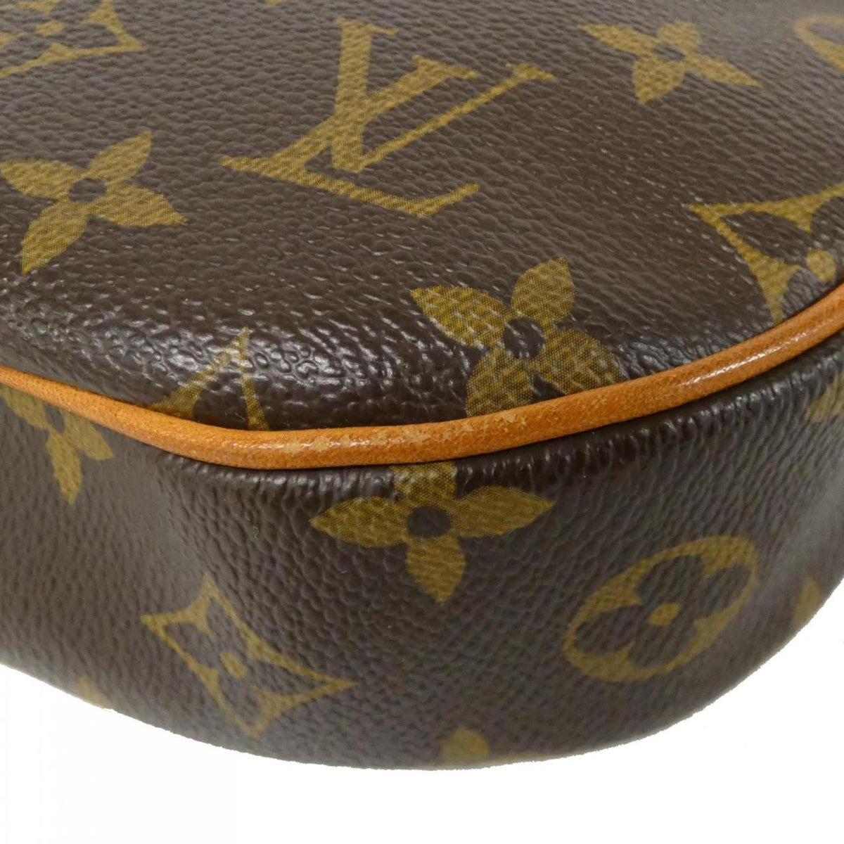 Louis Vuitton Marron Coated Canvas Shoulder Bag (Pre-Owned)