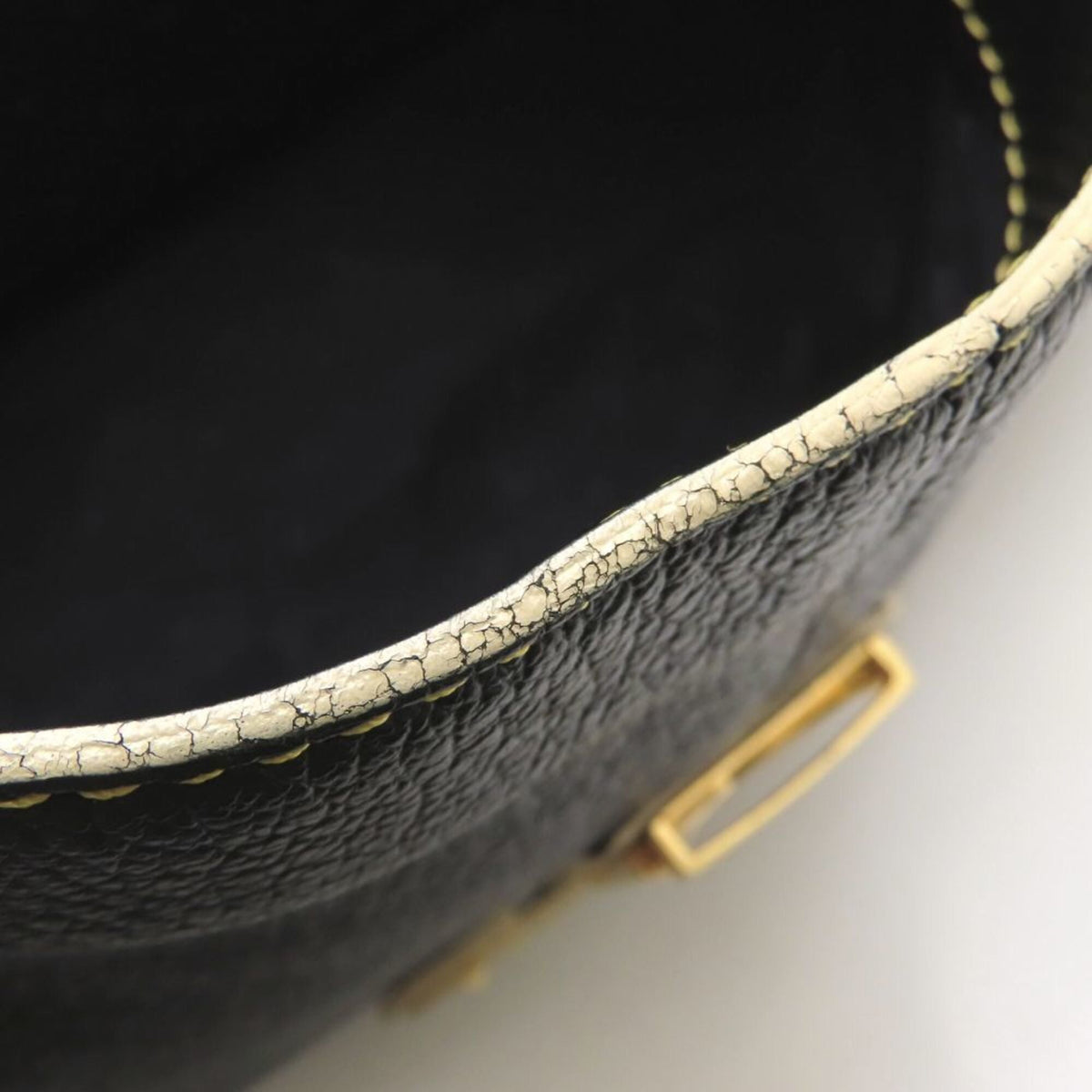 Louis Vuitton Noir Leather Shoulder Bag (Pre-Owned)