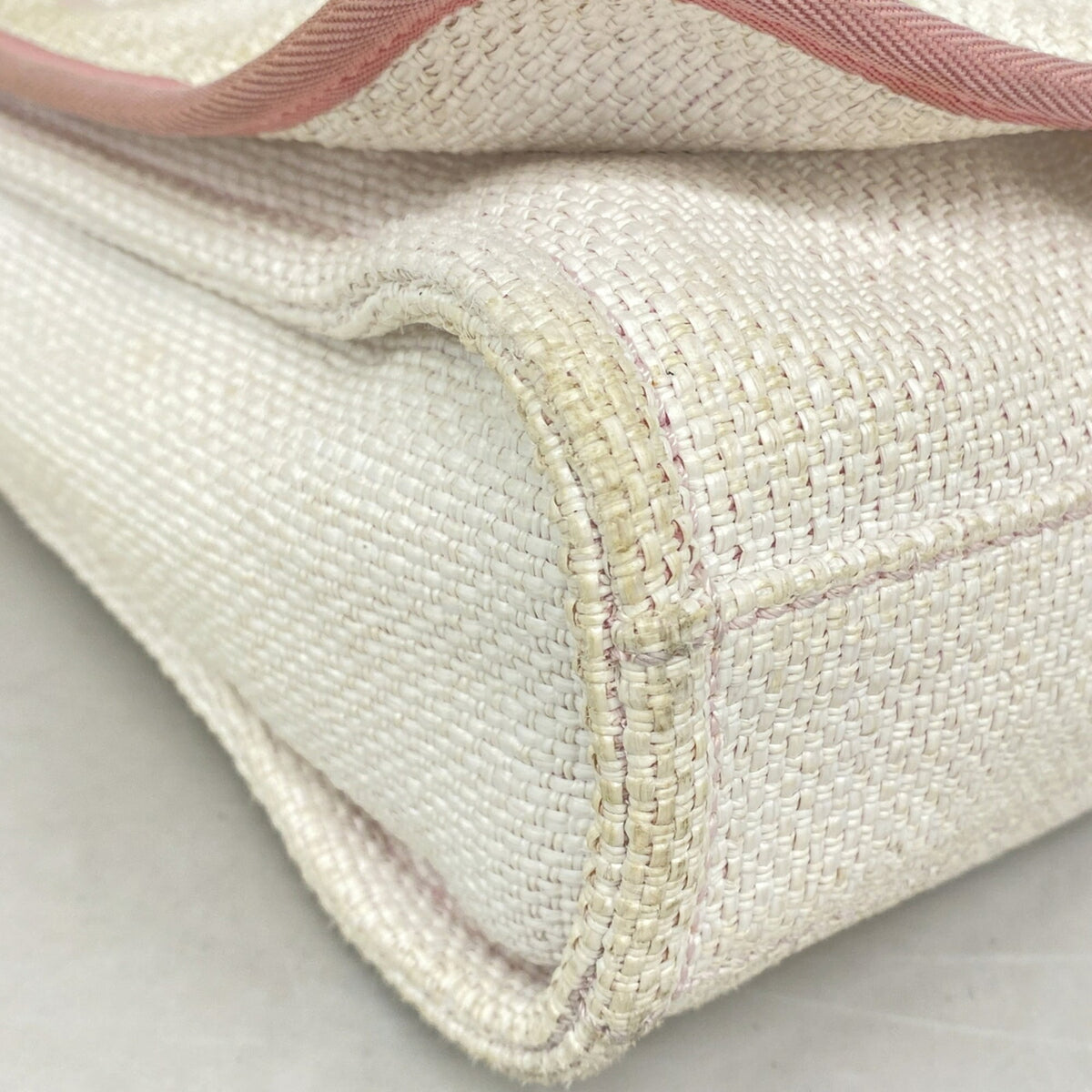 Chanel Pink White Straw Shoulder Bag (Pre-Owned)