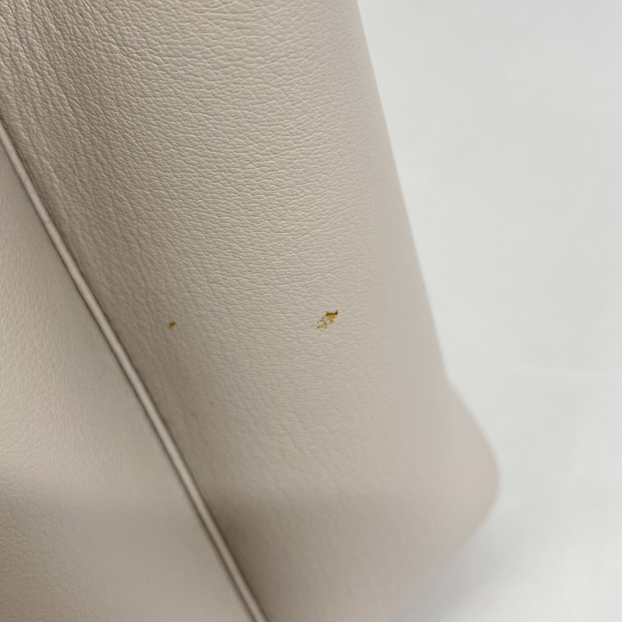 Fendi Beige Leather Handbag (Pre-Owned)