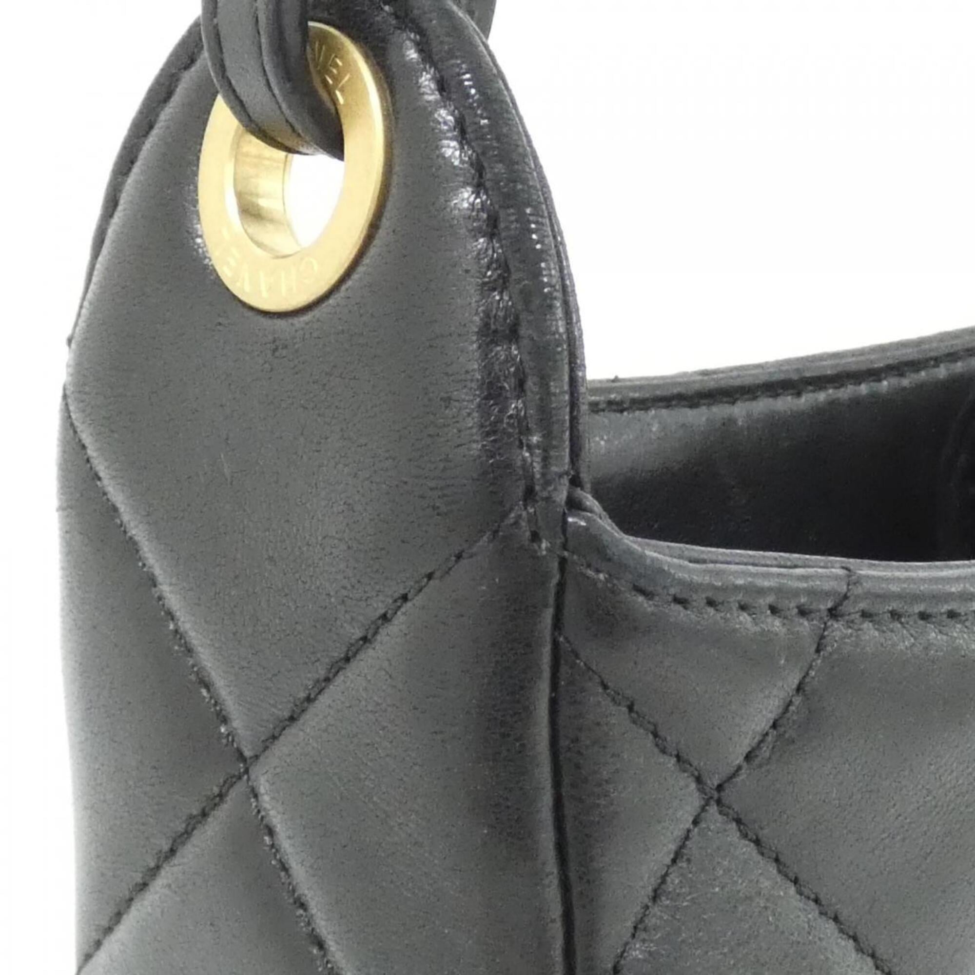 Chanel Black Leather Shoulder Bag (Pre-Owned)